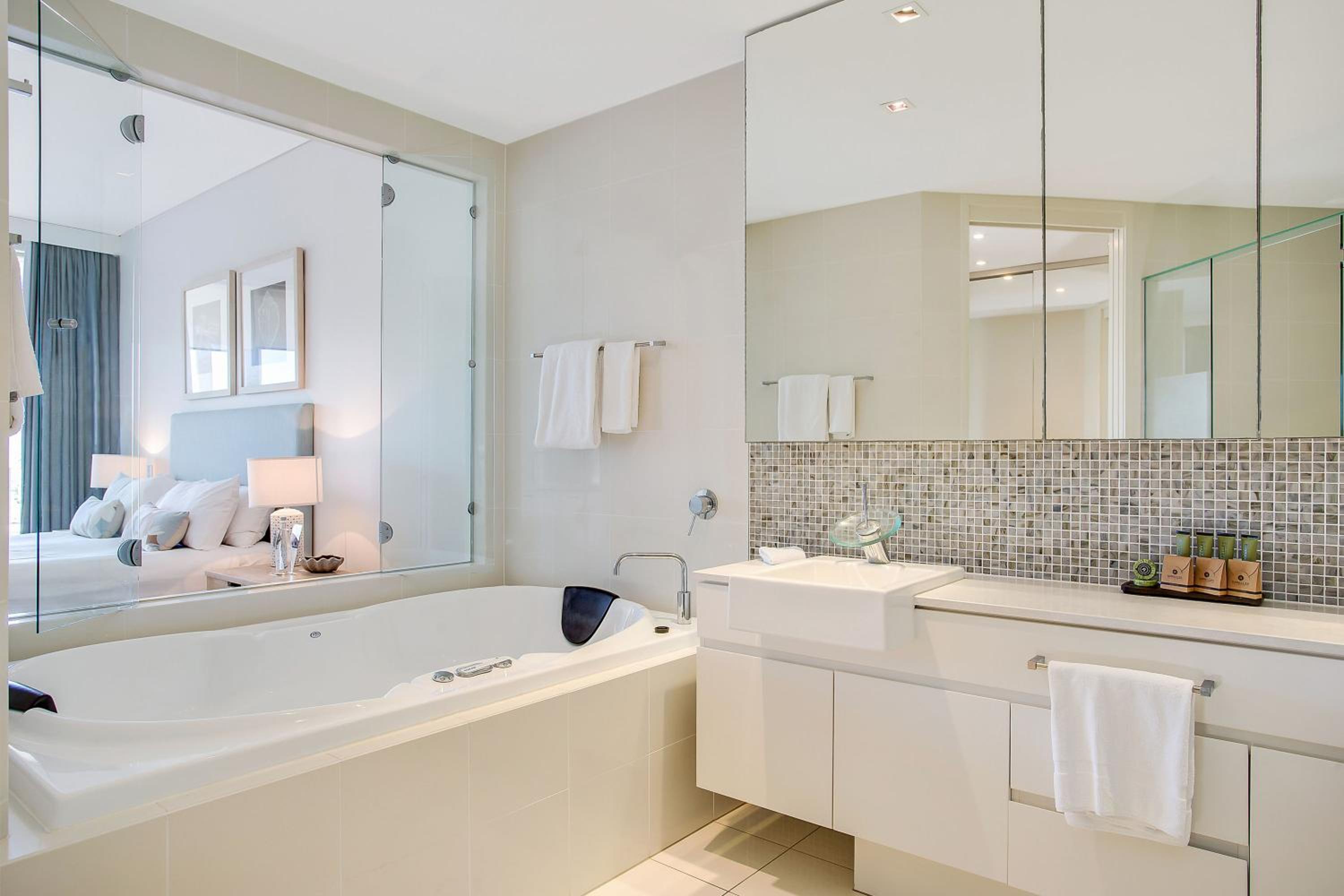 Three Bedroom Bale Apartment - Weekly Housekeeping