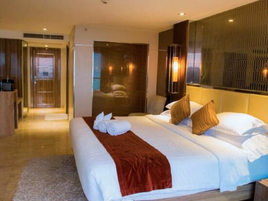 1 King Bed, Non-Smoking, Deluxe Room, Balcony, City View