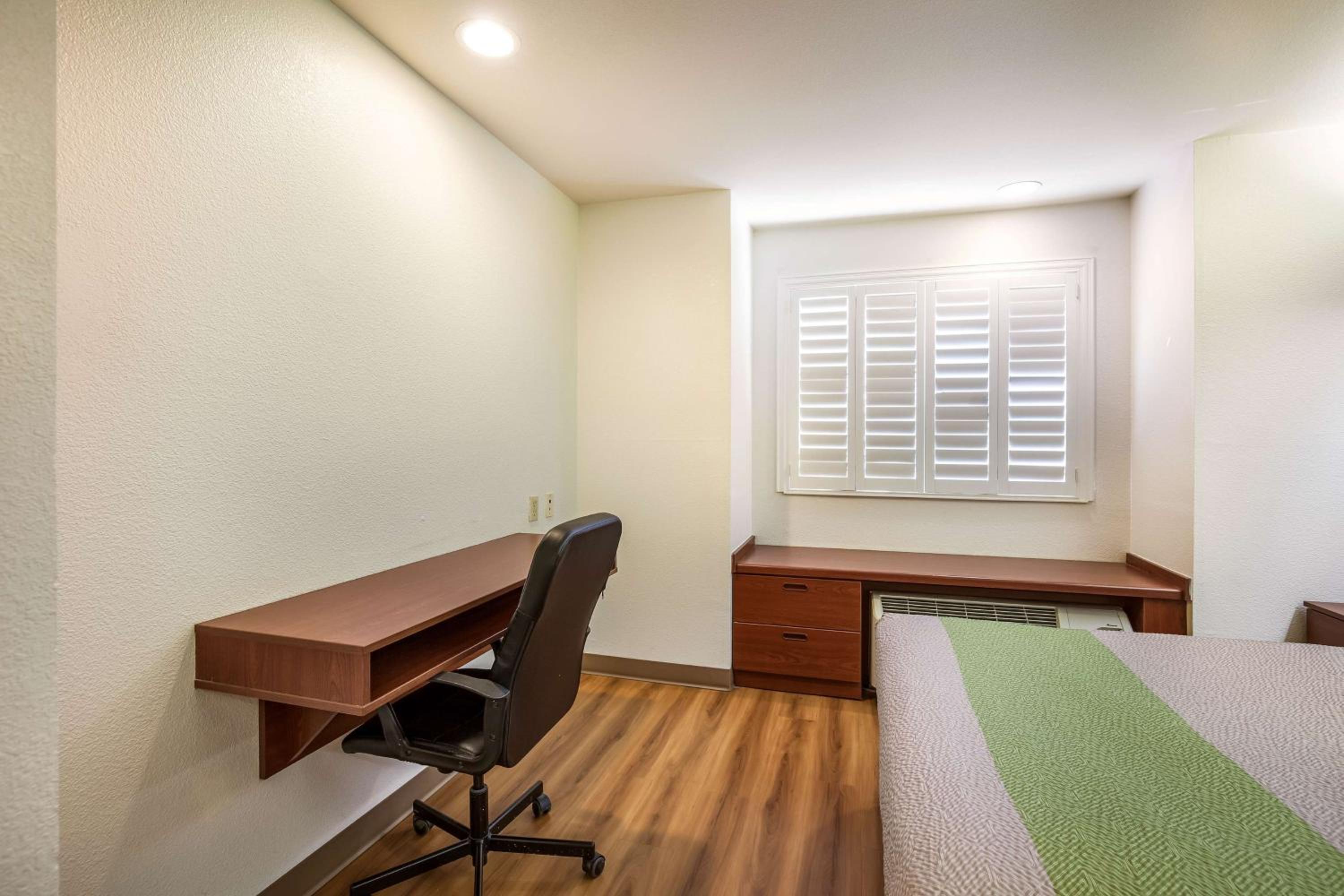 Deluxe Suite - Non-Smoking