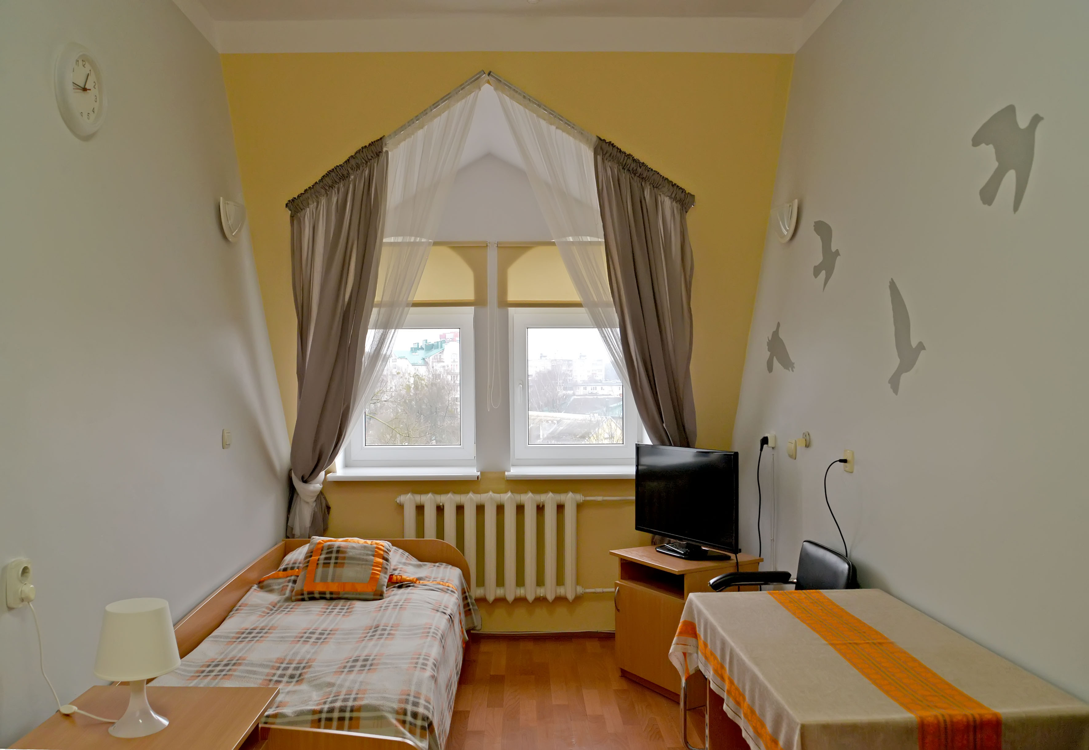 Односпальная кровать в общем мужском номере