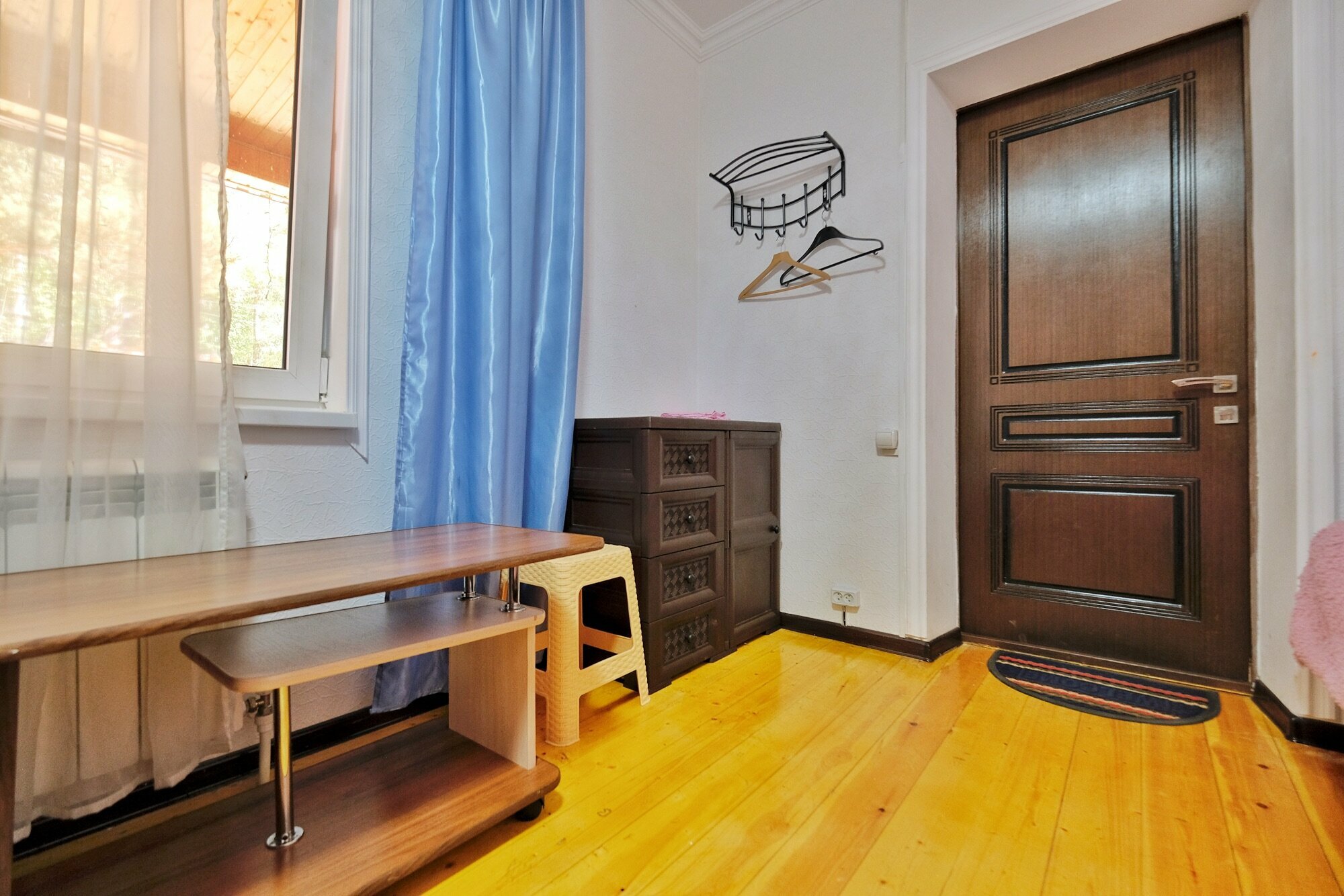 2 местный номер с общей ванной комнатой и видом на горы