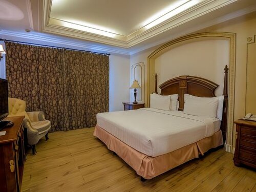 Four Seasons Suite в Four Seasons Place