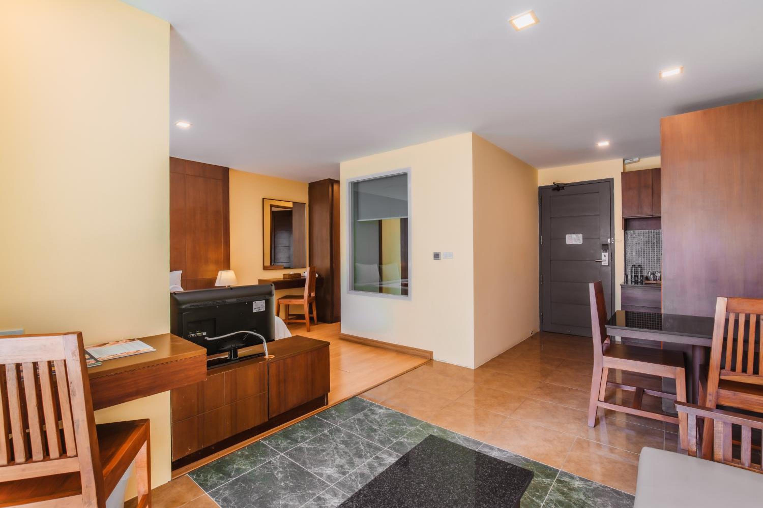 Deluxe Suite King - City View