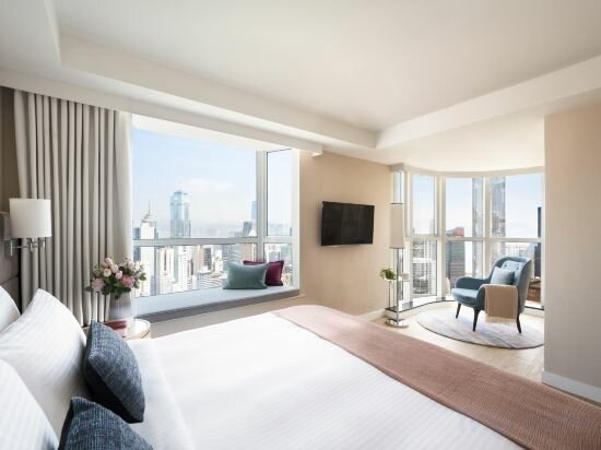 Skyline Deluxe Suite