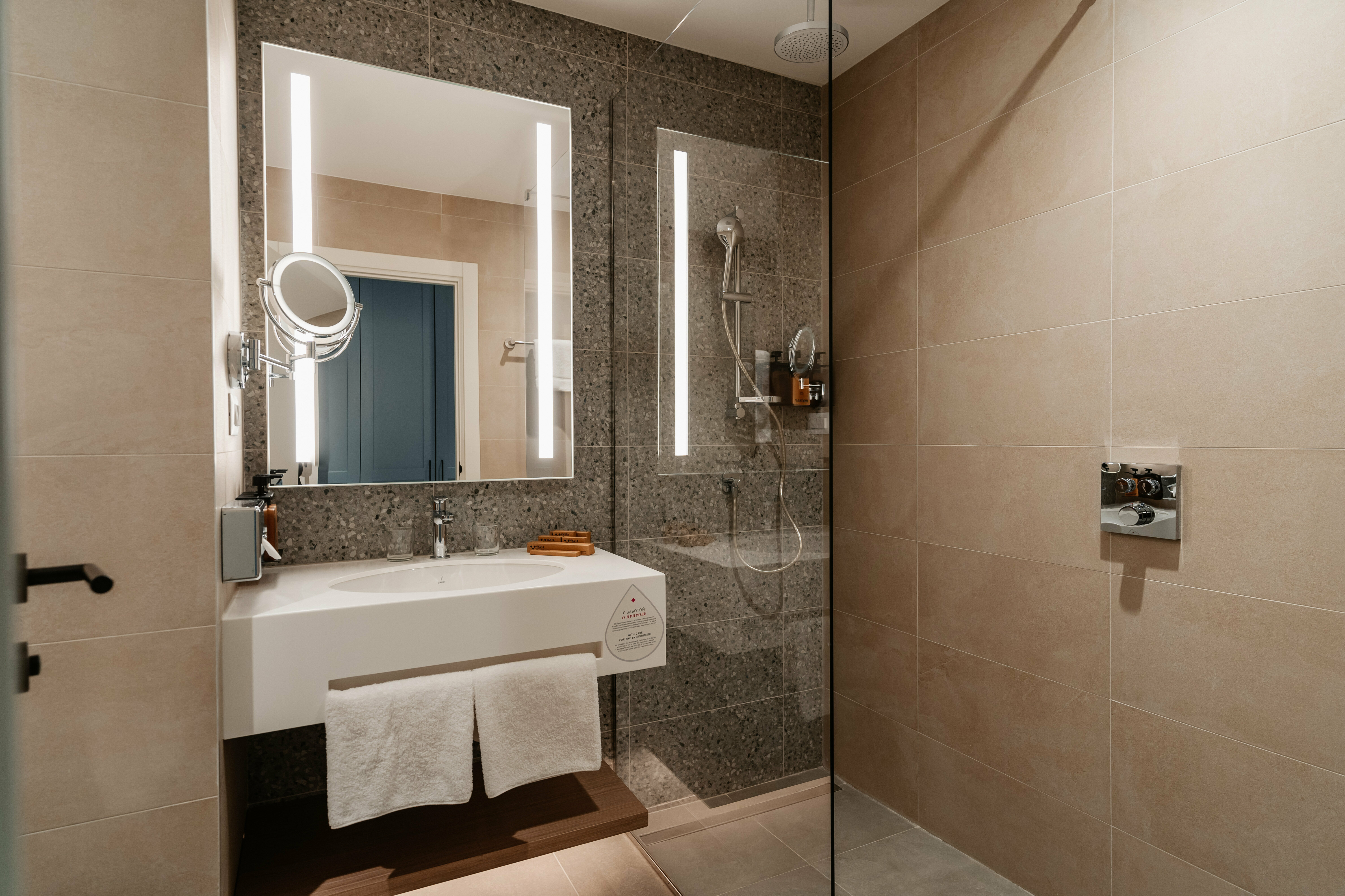 Стандартный с двуспальной кроватью