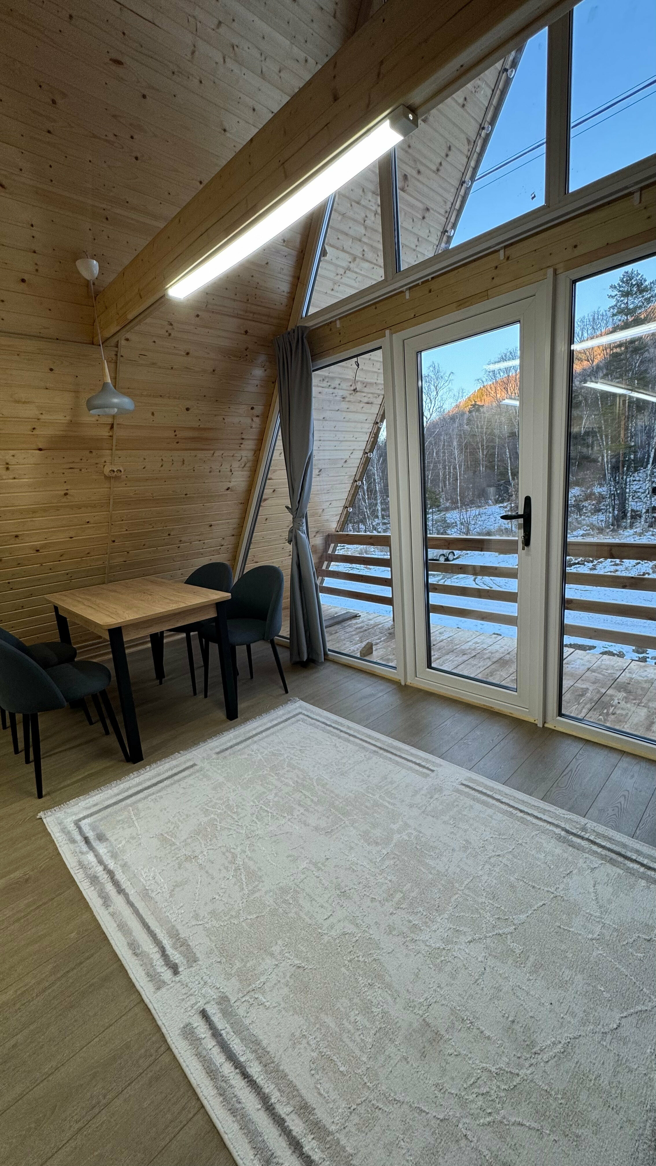 Четырехместный номер с видом на горы