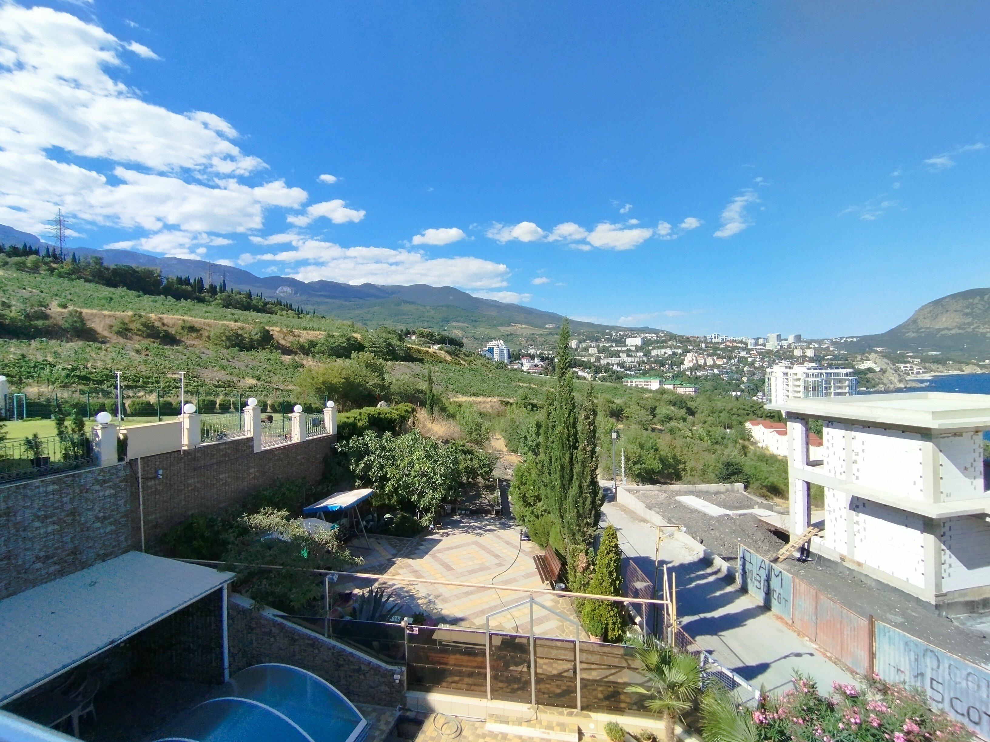 Семейный номер с видом на море