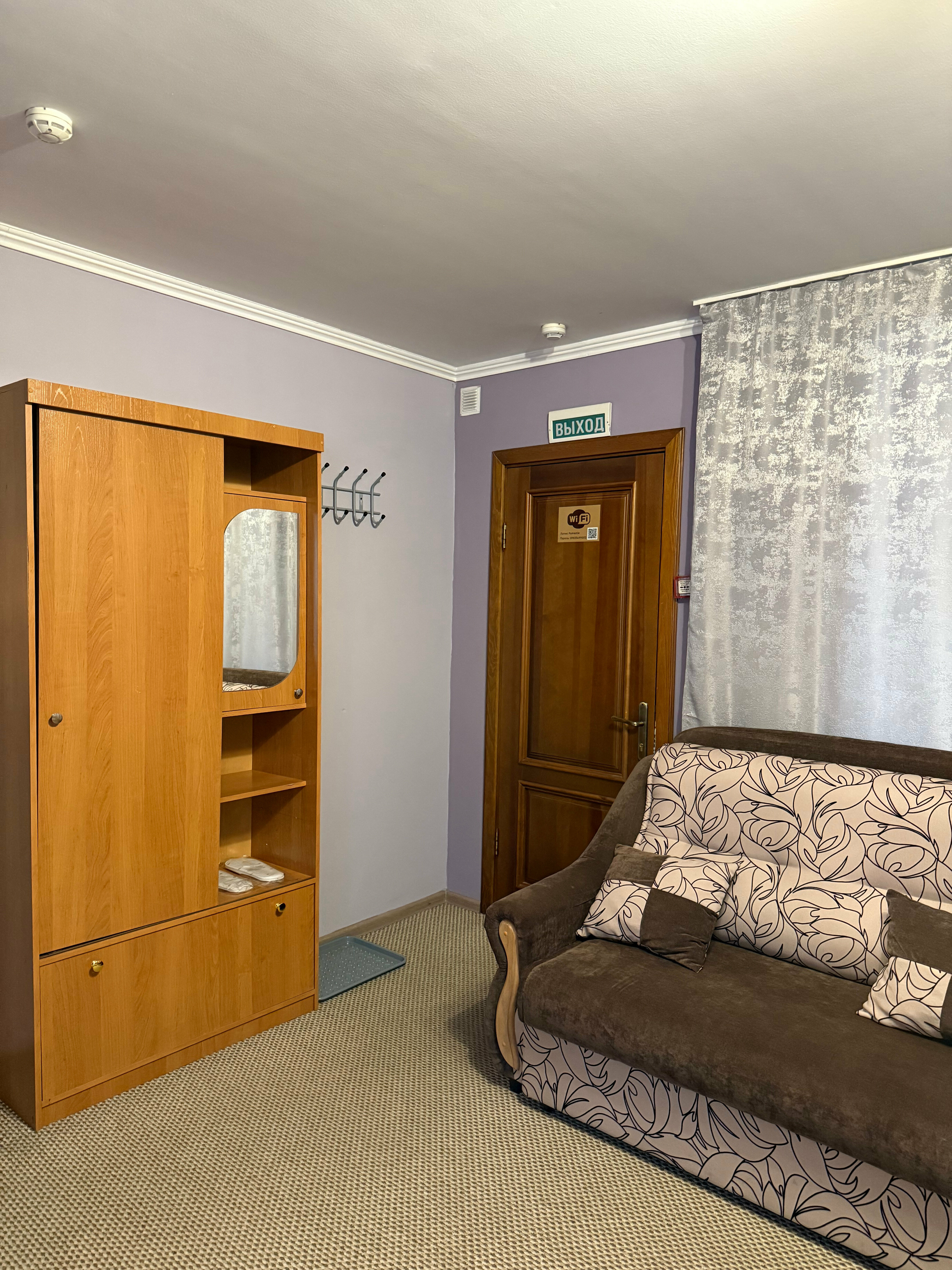 Полулюкс с 1 двухспальной кроватью и диваном