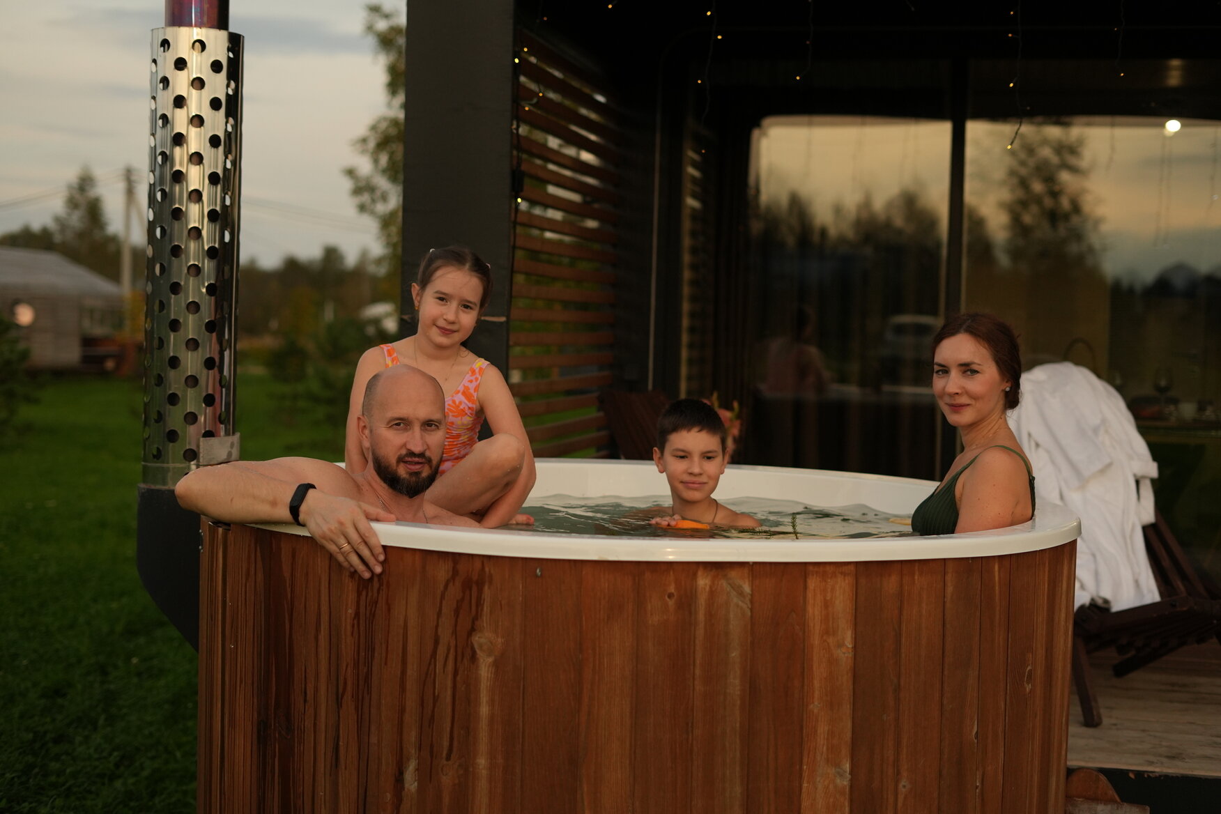 Фридом Барн с кроватью и купелью