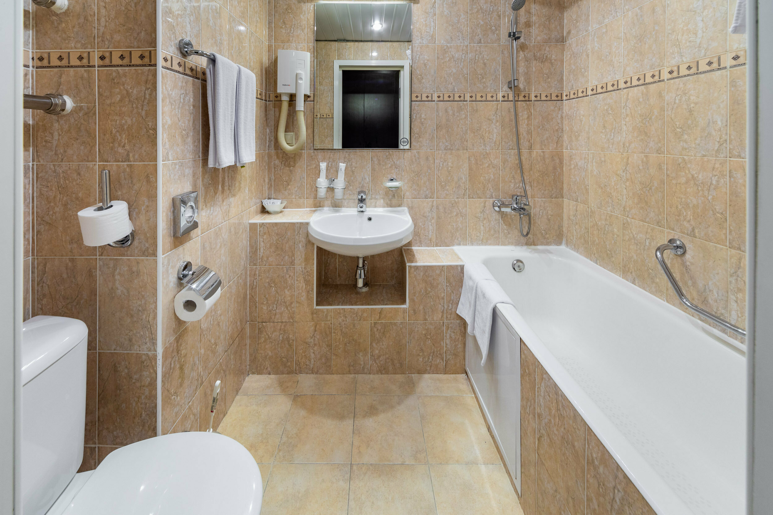 Стандарт с широкой кроватью