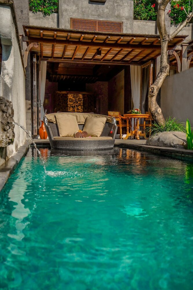 Royal Pool Suite, Valley View