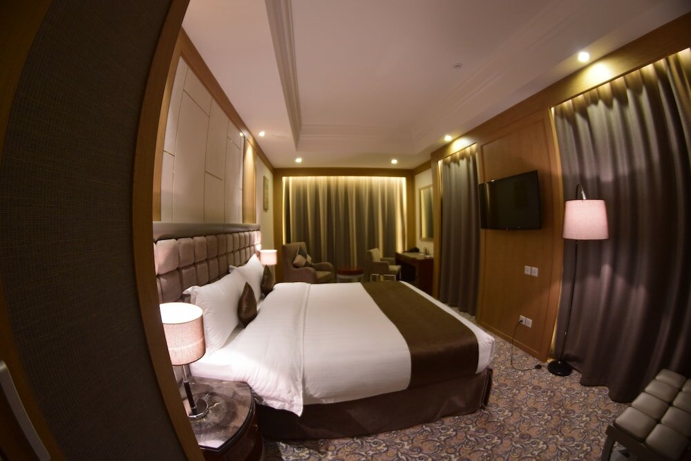 Business Single Room, 1 King Bed, Non Smoking