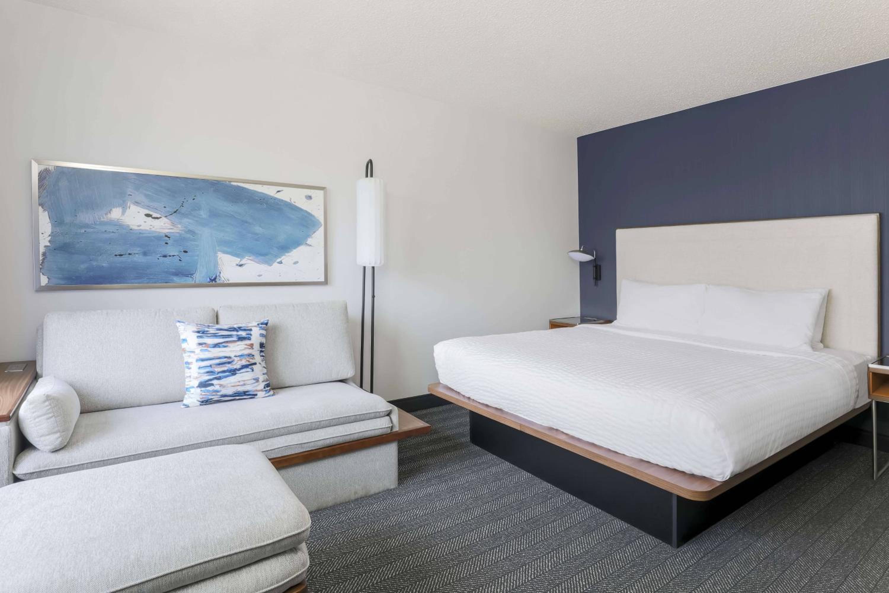 King Room with Adapted Tub - Mobility Accessible