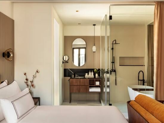 THE ARTIST JUNIOR SUITE