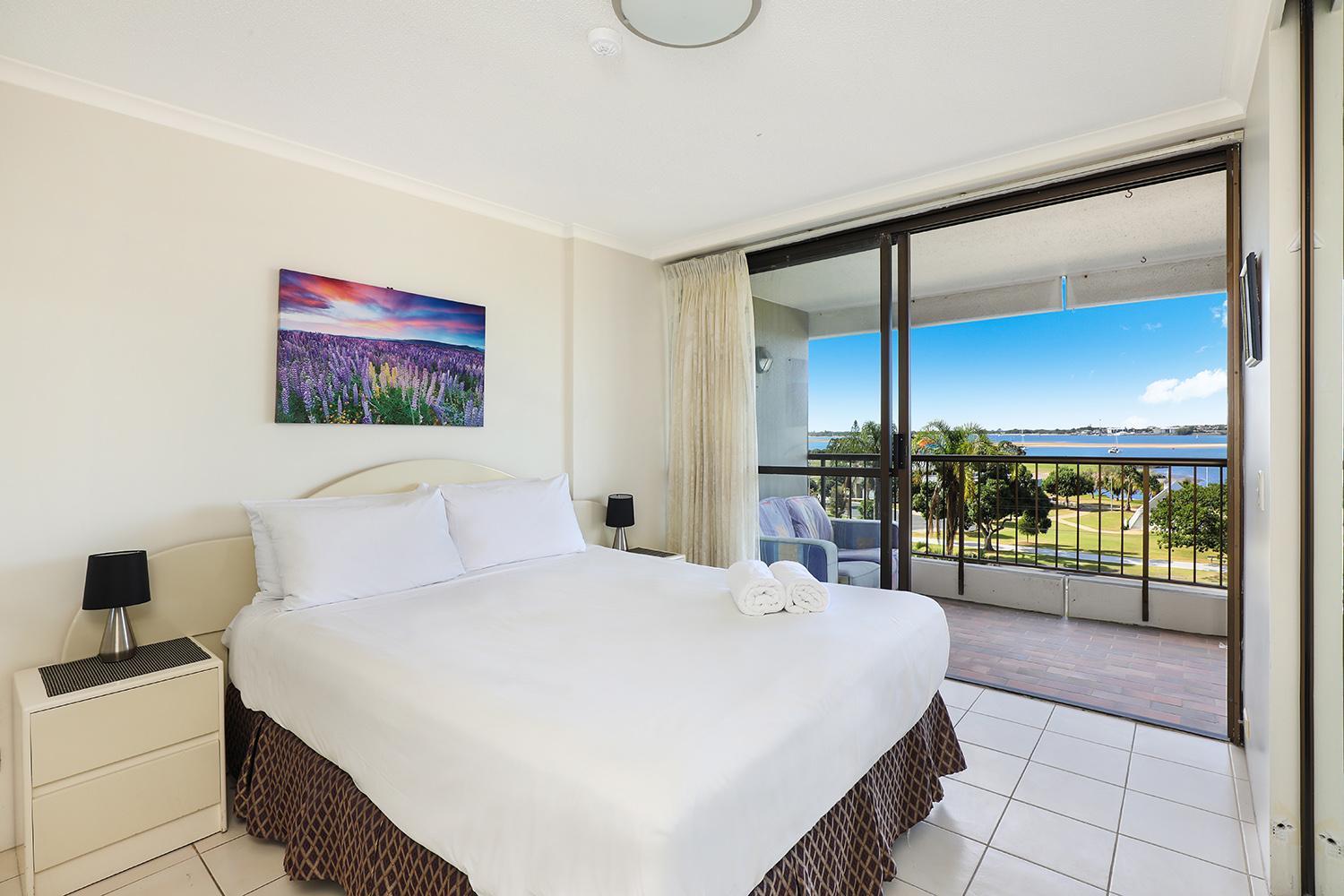 One Bedroom Broadwater View Apartment