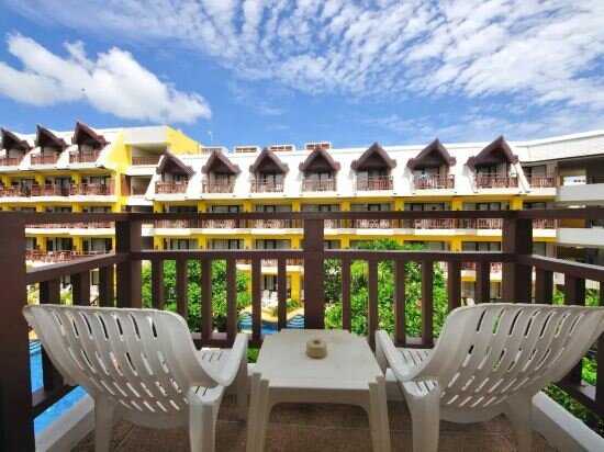 Superior Pool View Triple