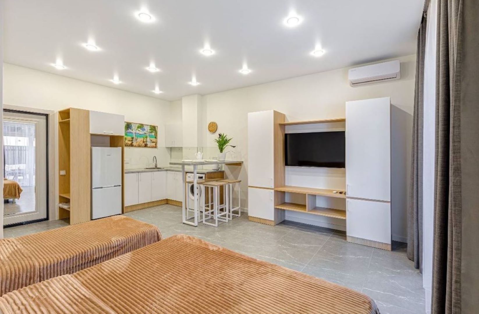 Номер студия с кухней и собственной террасой