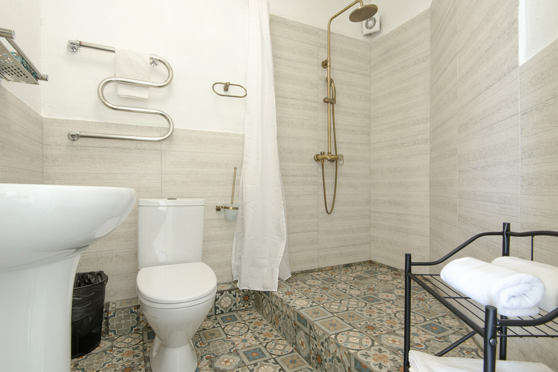 Двухместный стандарт с 1 большой кроватью, либо 2 отдельными.