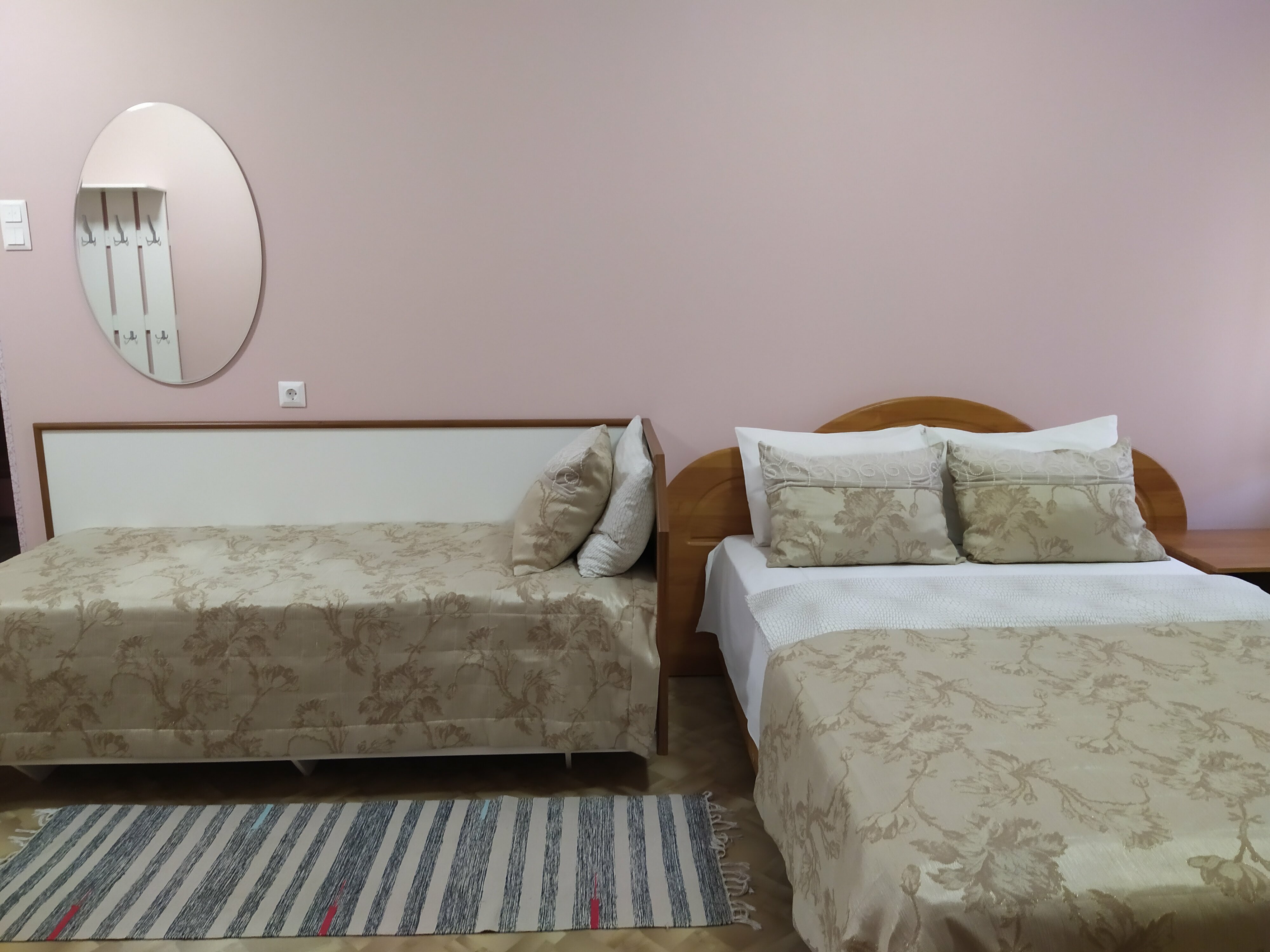 Просторный двухместный номер с 2 отдельными кроватями