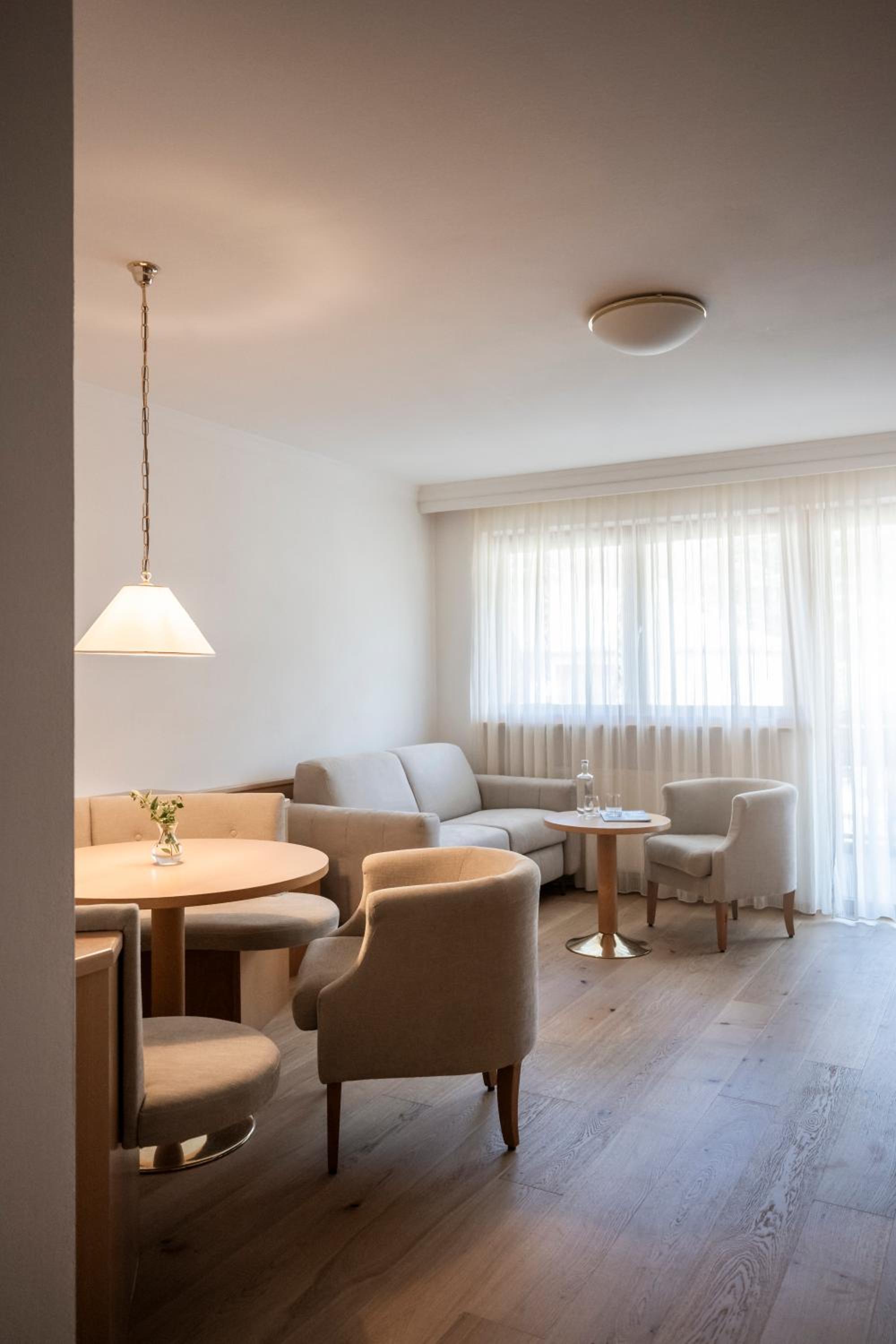 Classic Suite with Mountain View