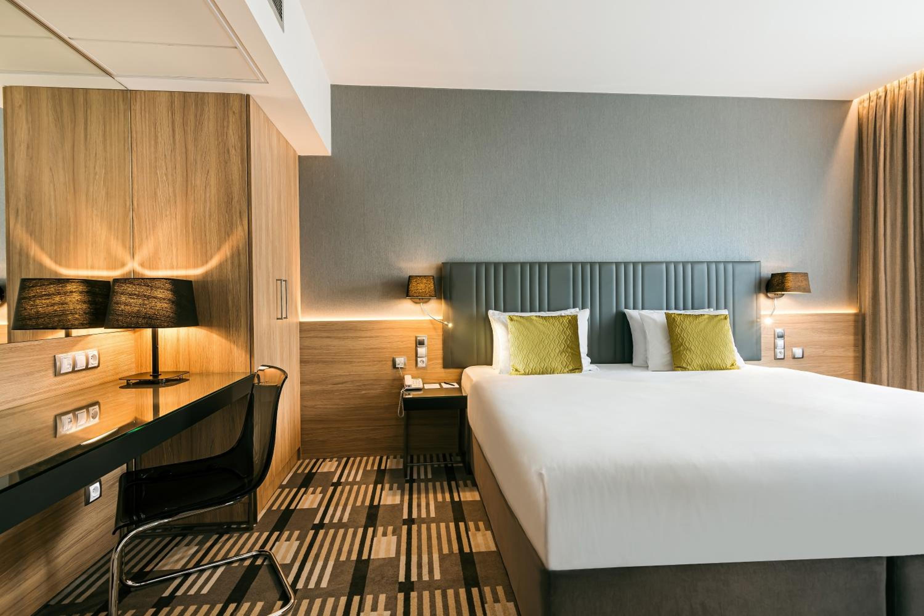 Suite with King or Twin Bed