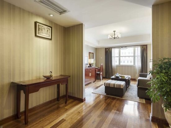 Executive Governor Suite King