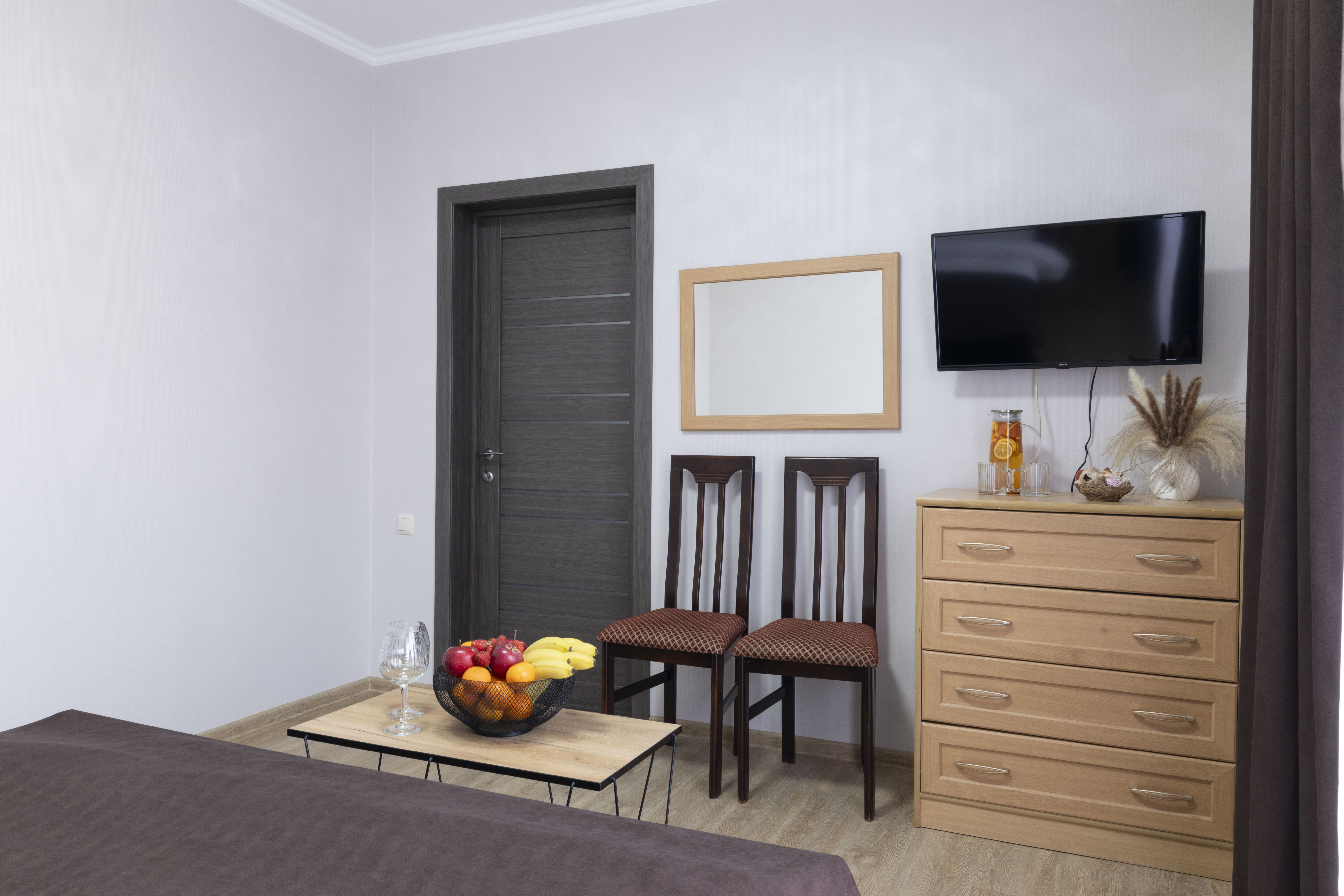 Двухкомнатный четырехместный номер с двумя балконами