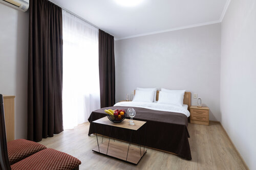 Двухкомнатный четырехместный номер с двумя балконами