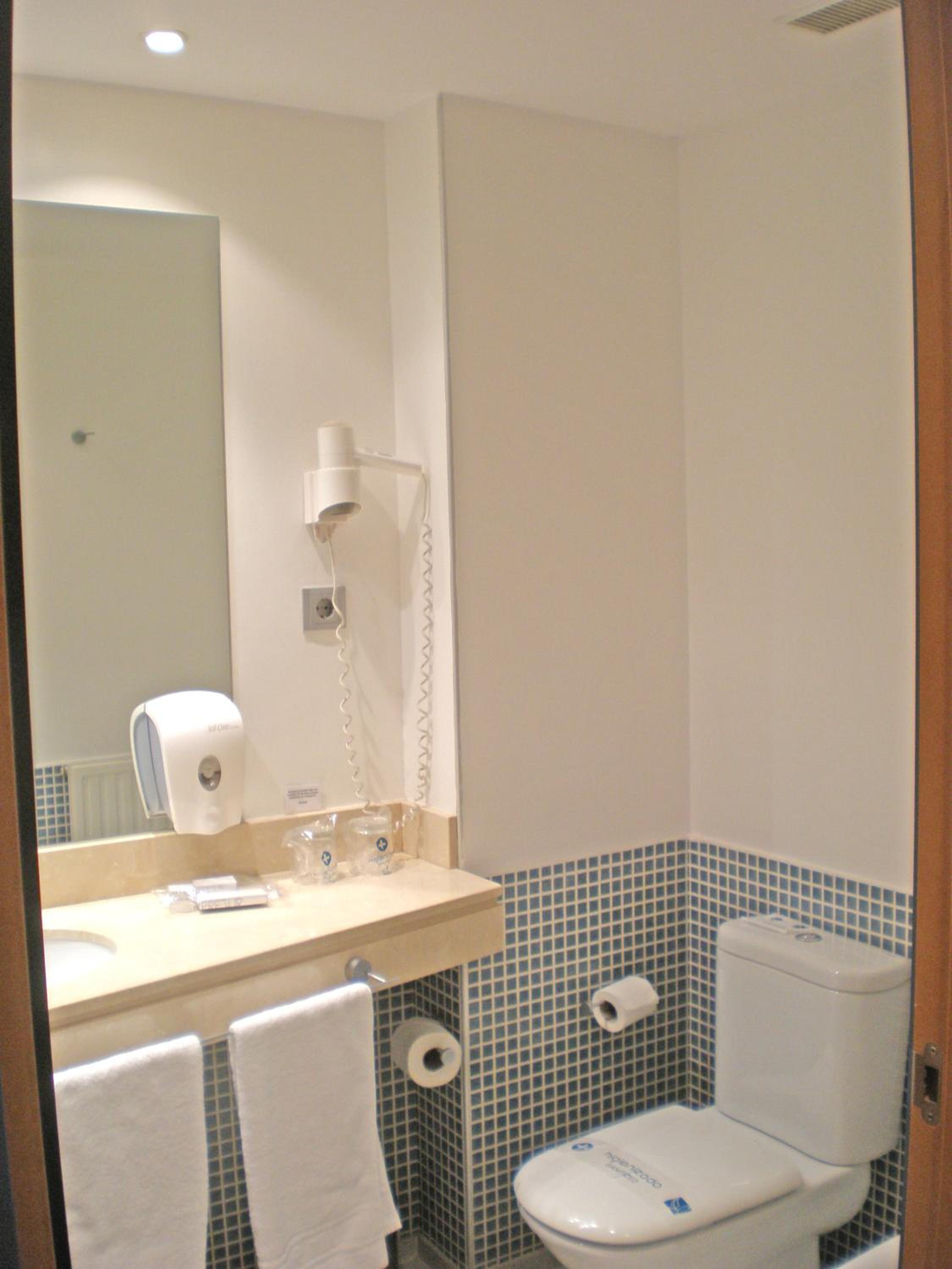 Double or Twin Room (1 Adult)