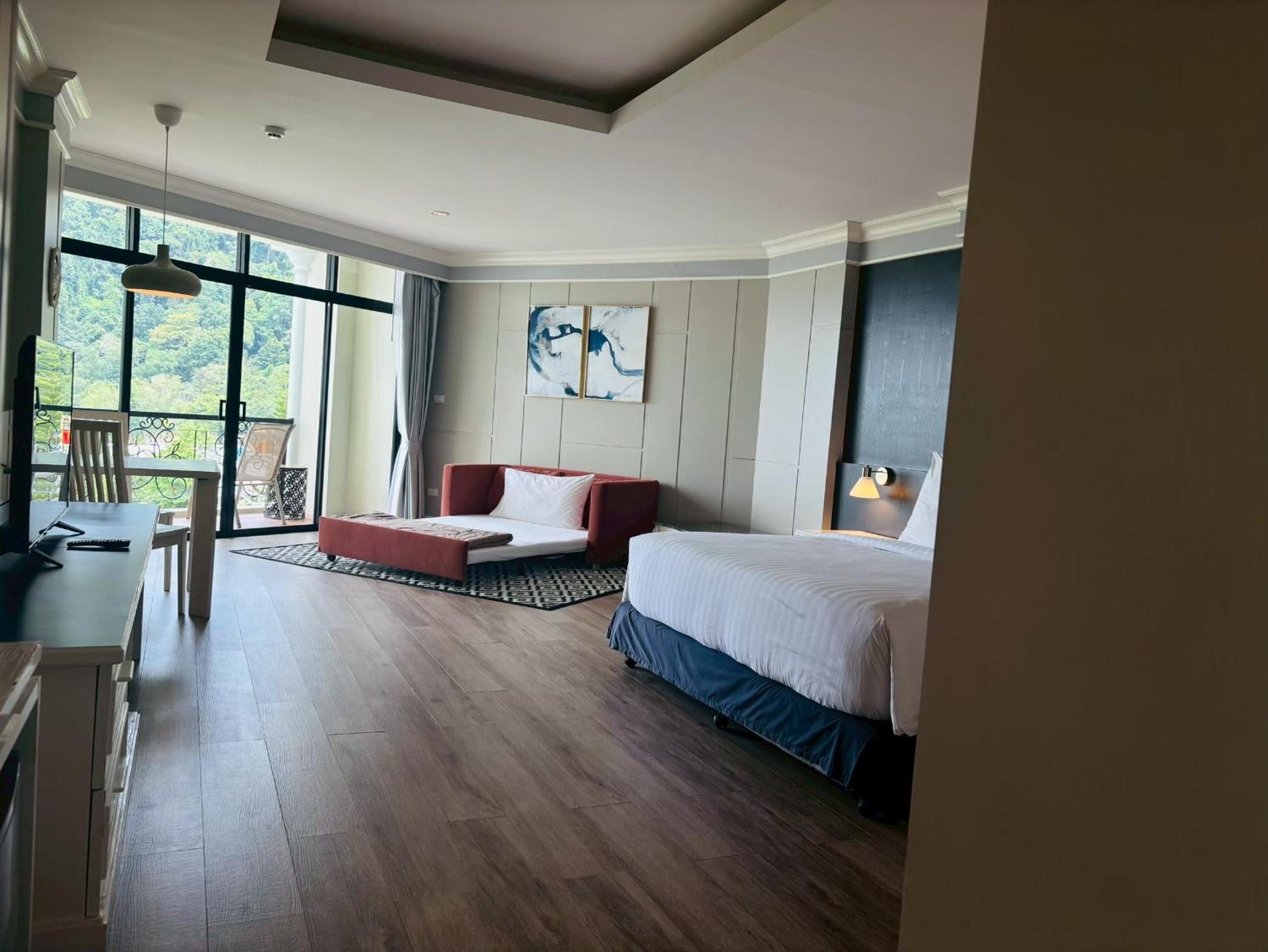 Deluxe Triple Room with Sea View