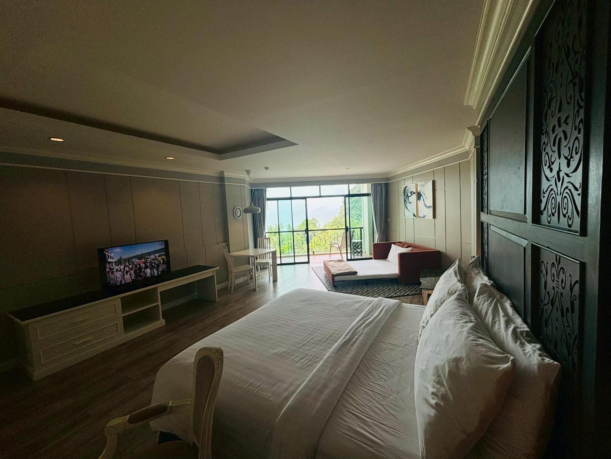 Deluxe Triple Room with Sea View