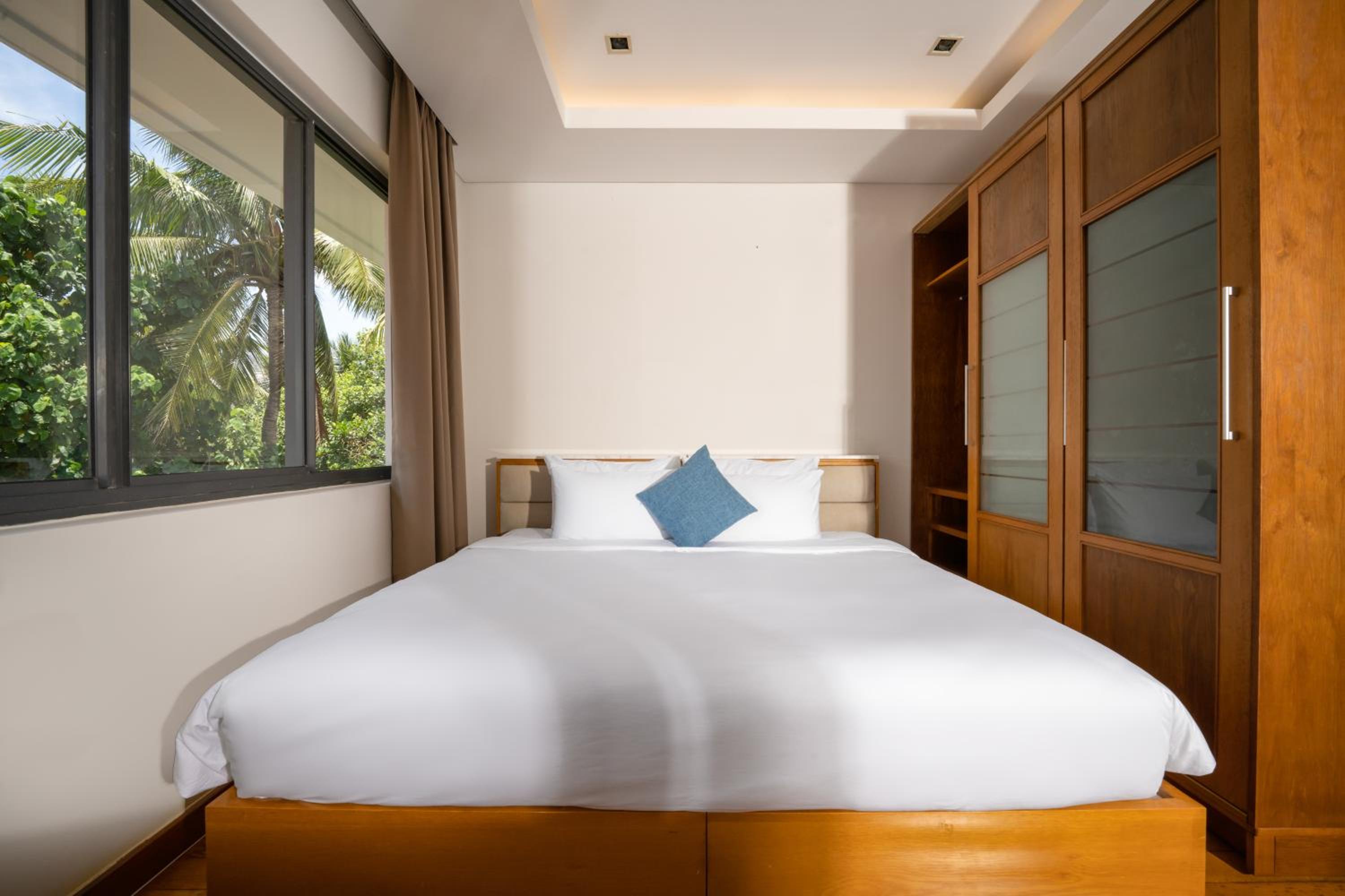 Villa with Garden View