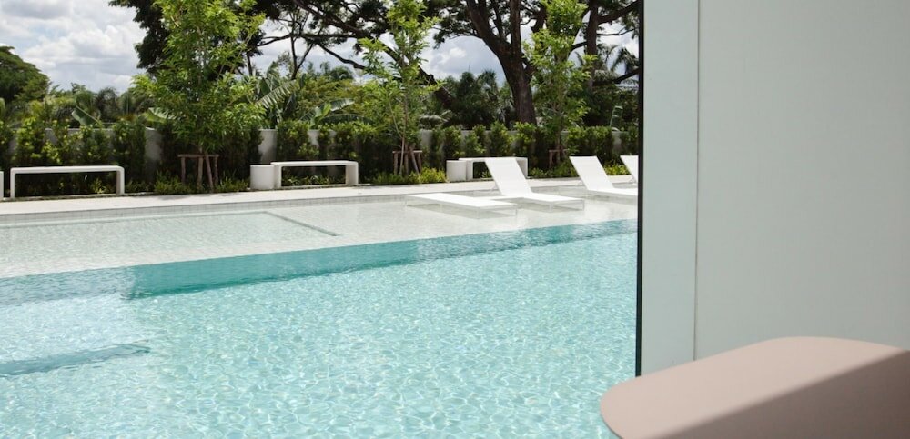 Grand Deluxe Pool Access