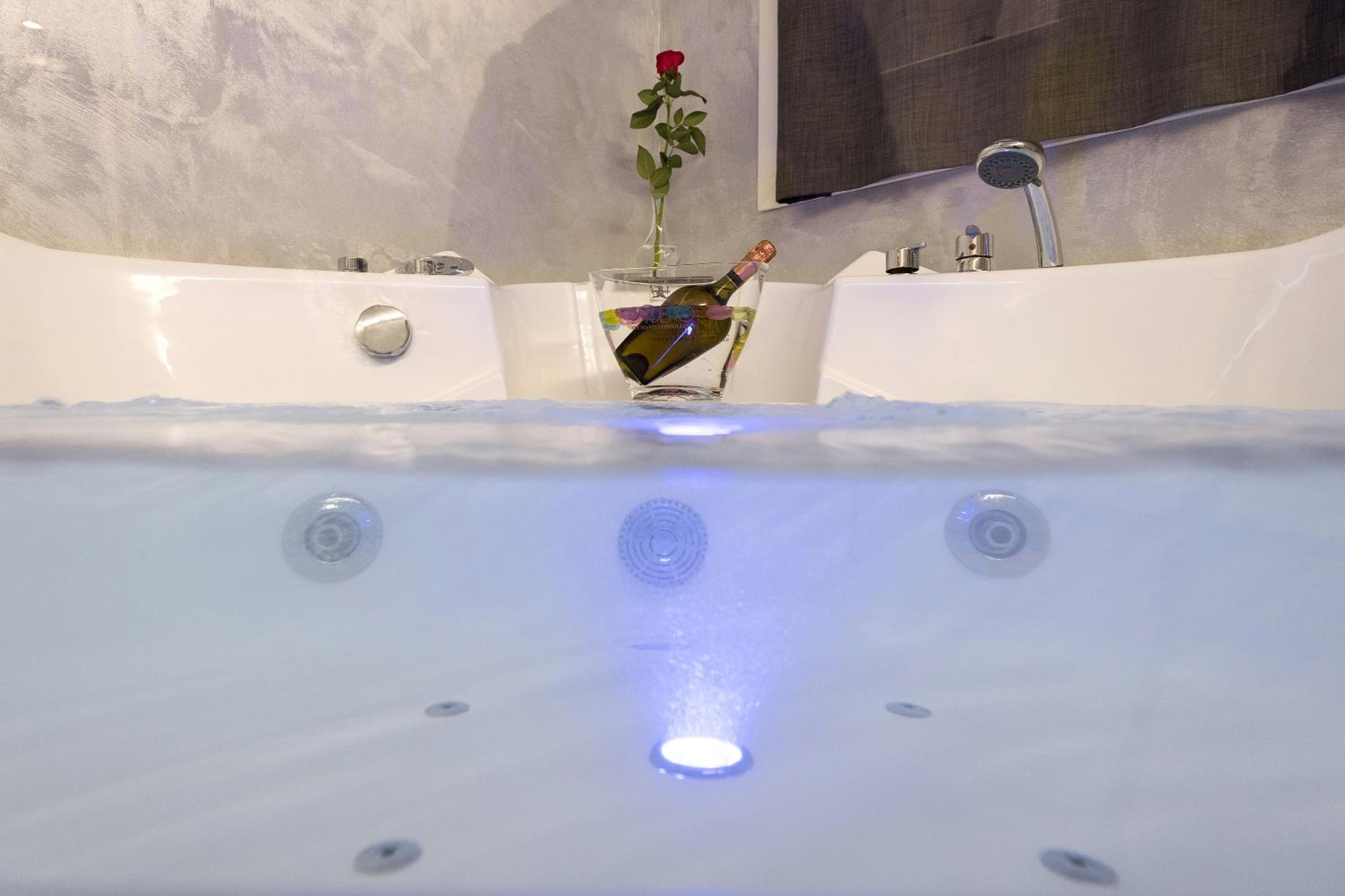 Queen Room with Spa Bath