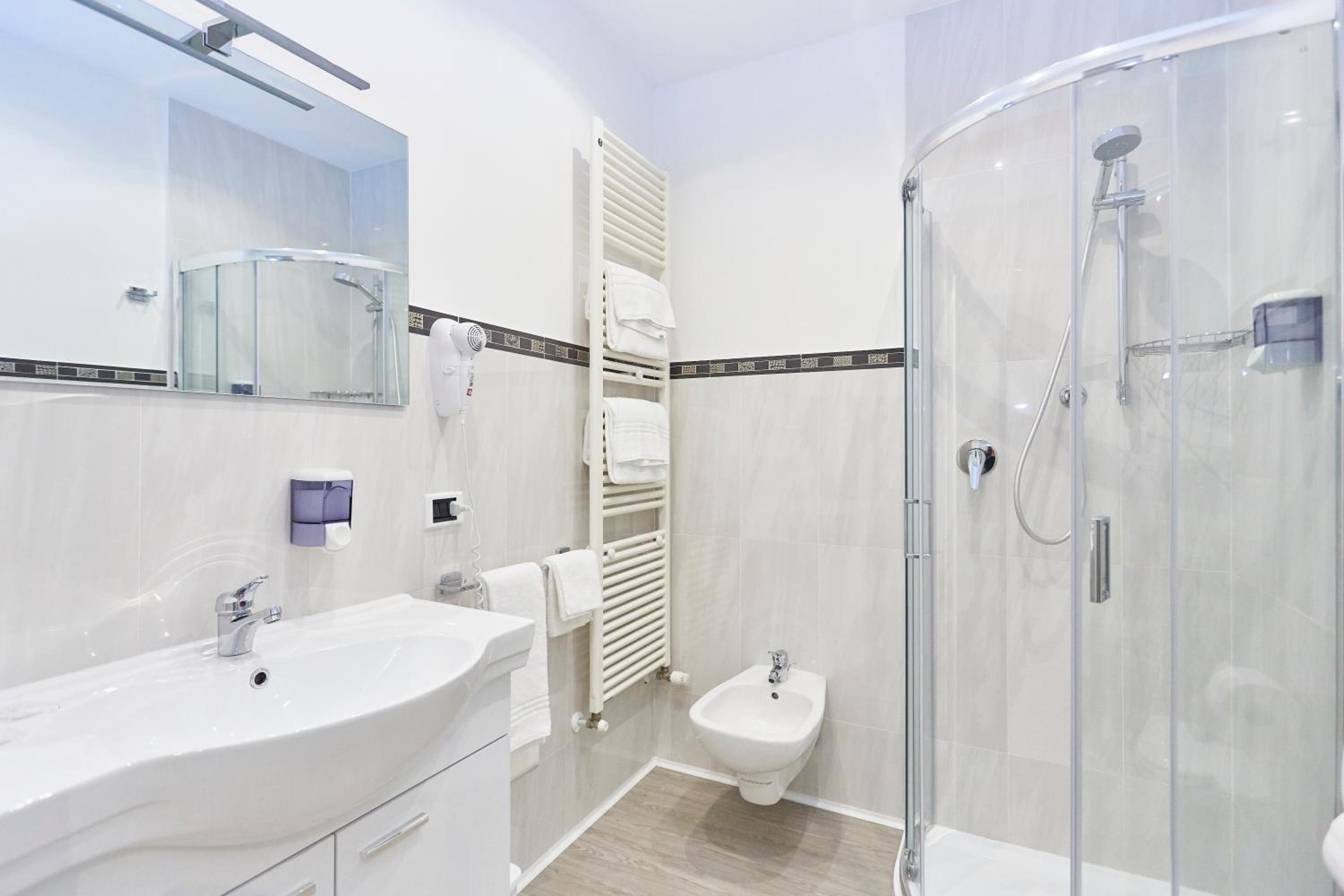 Queen Room with Spa Bath