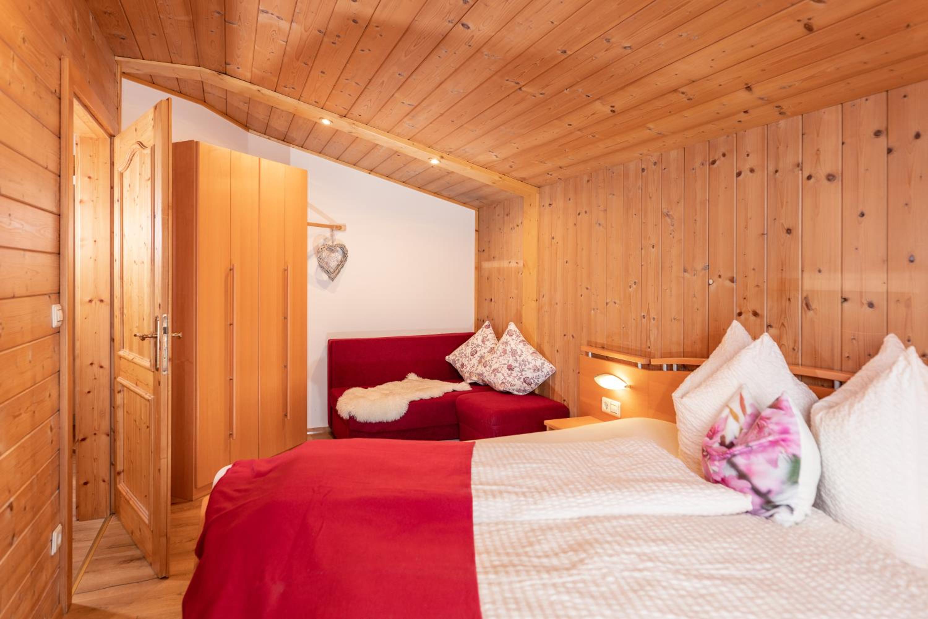 Apartment with Mountain View