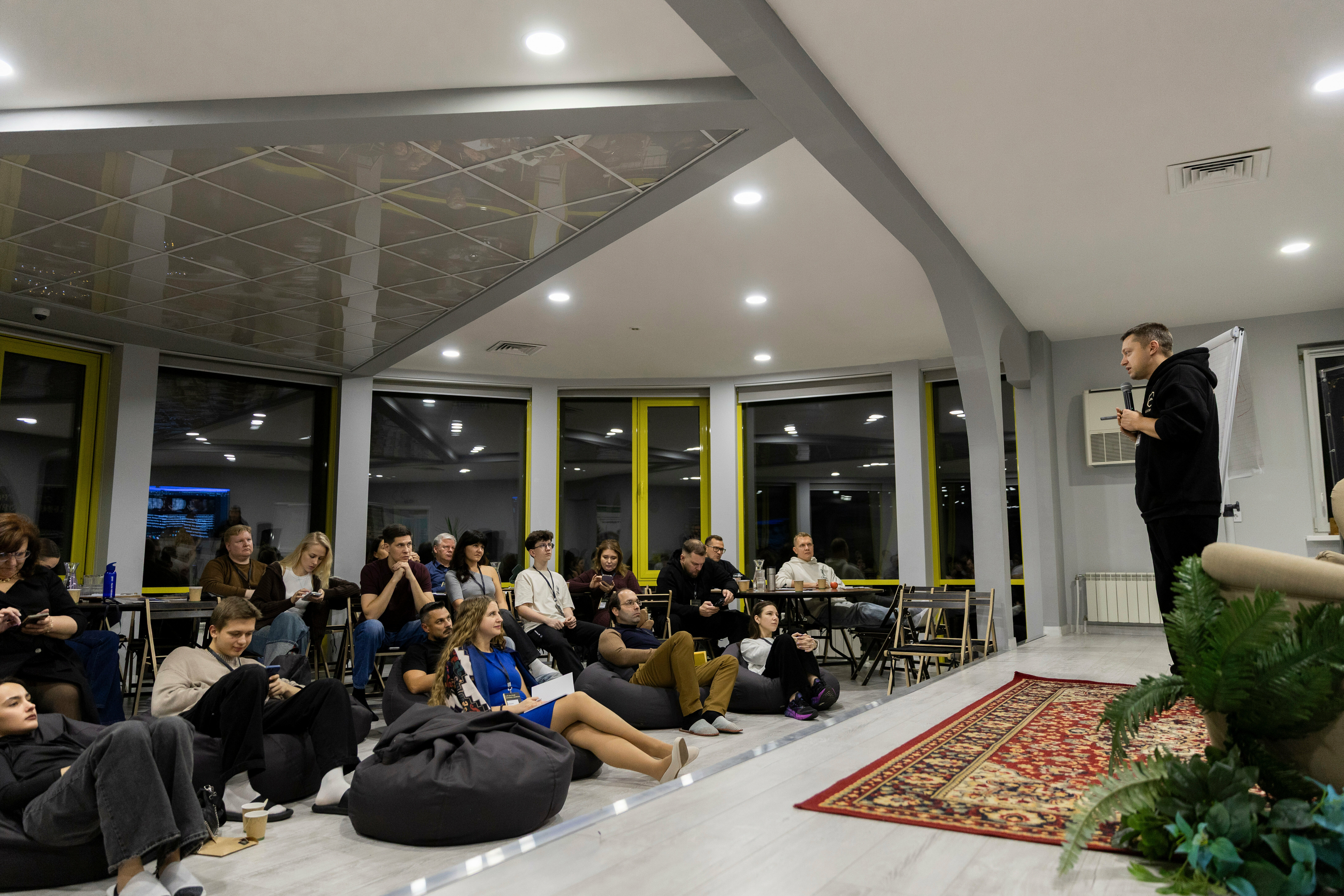 Первый этаж