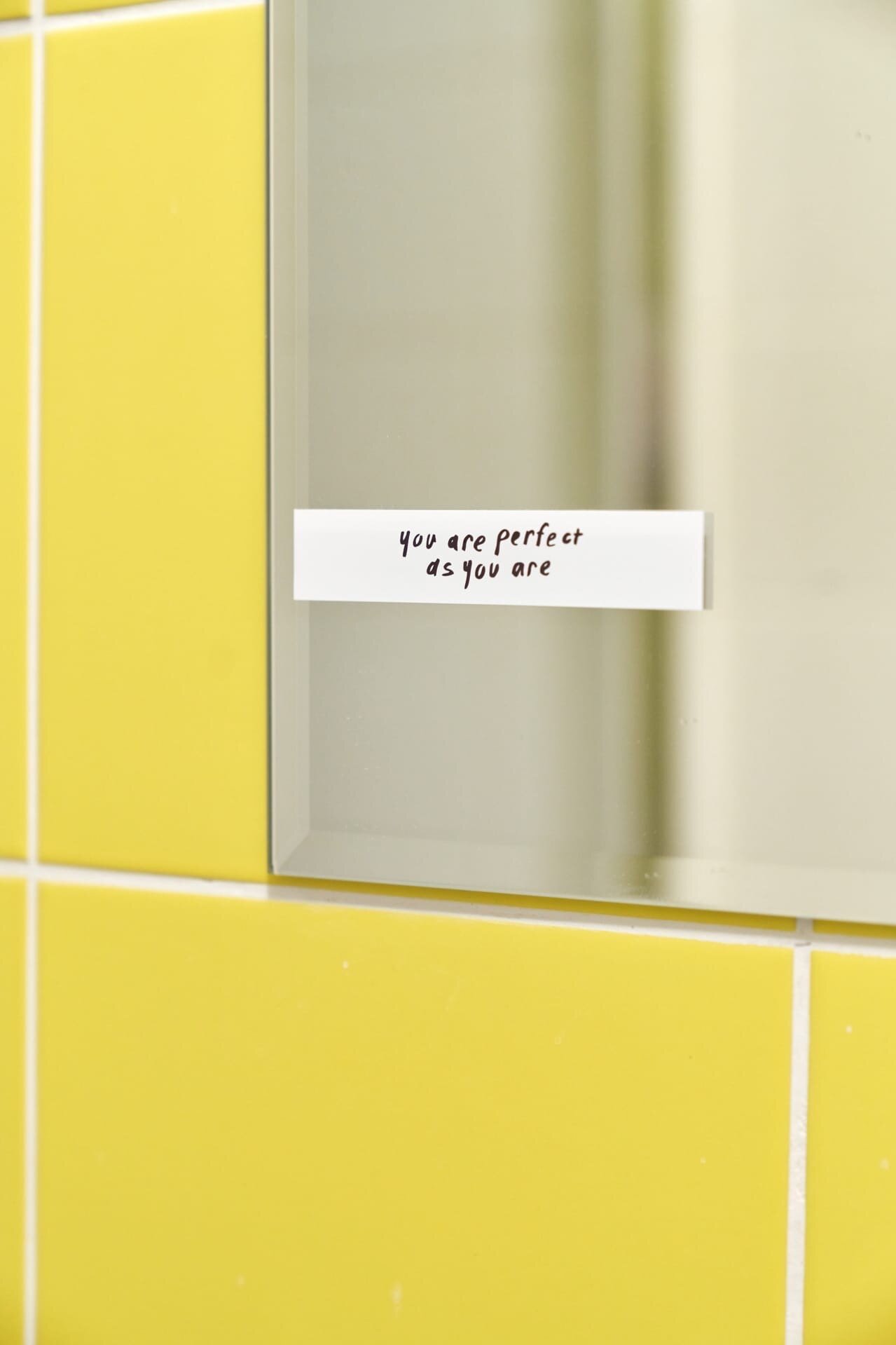 Односпальная кровать в общем номере для женщин