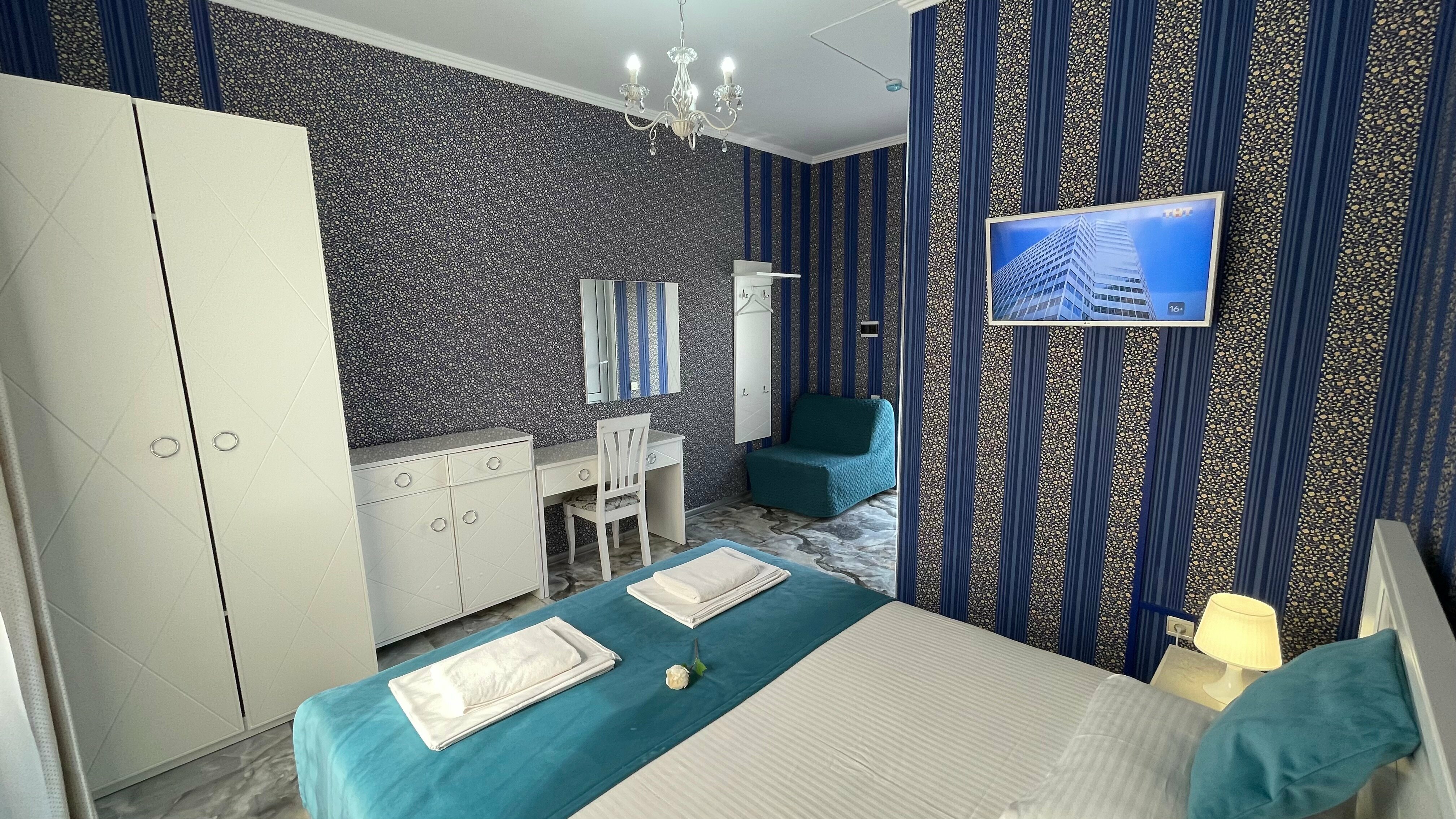 Трехместный номер с балконом