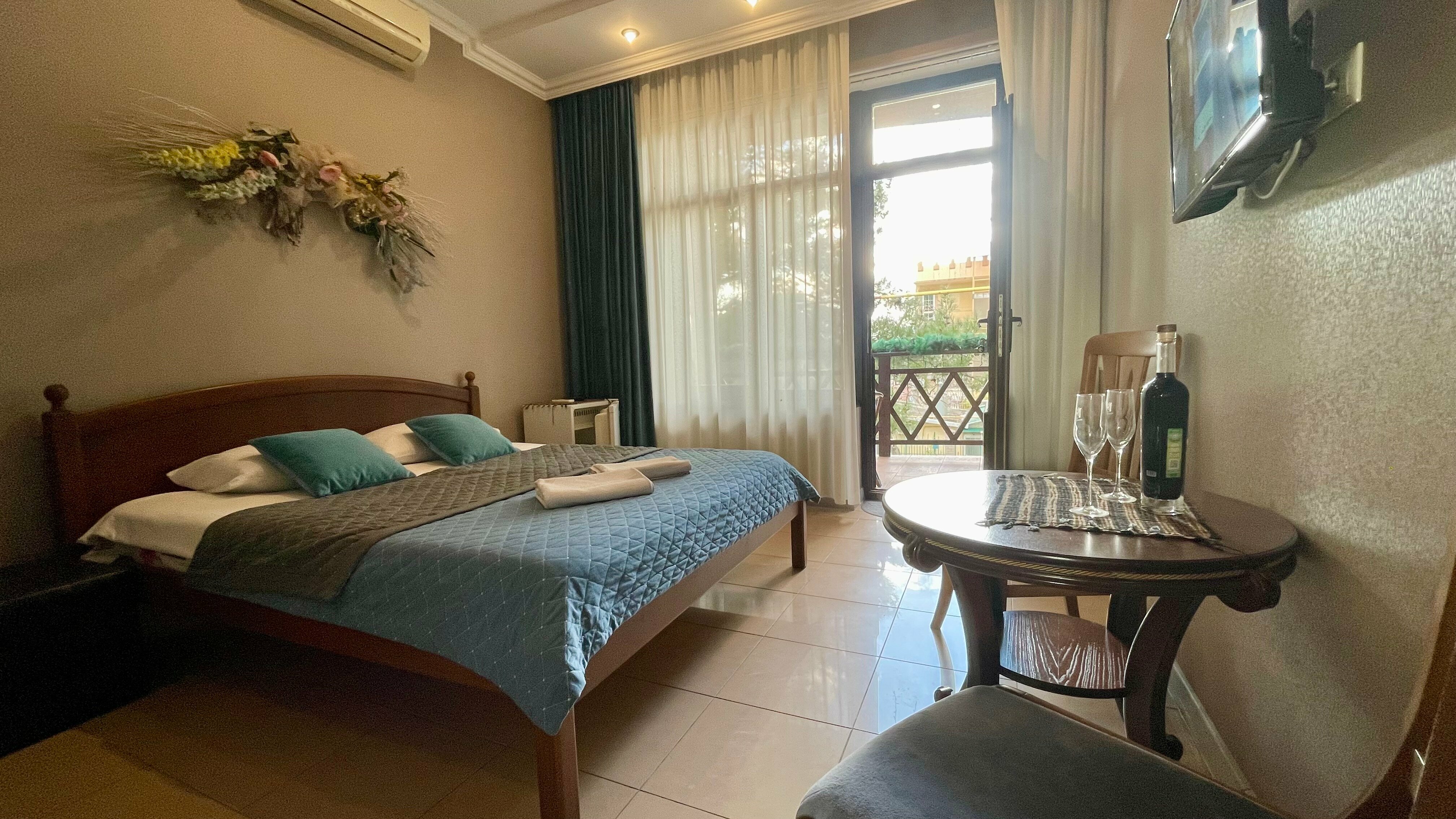 Трехместный номер с балконом