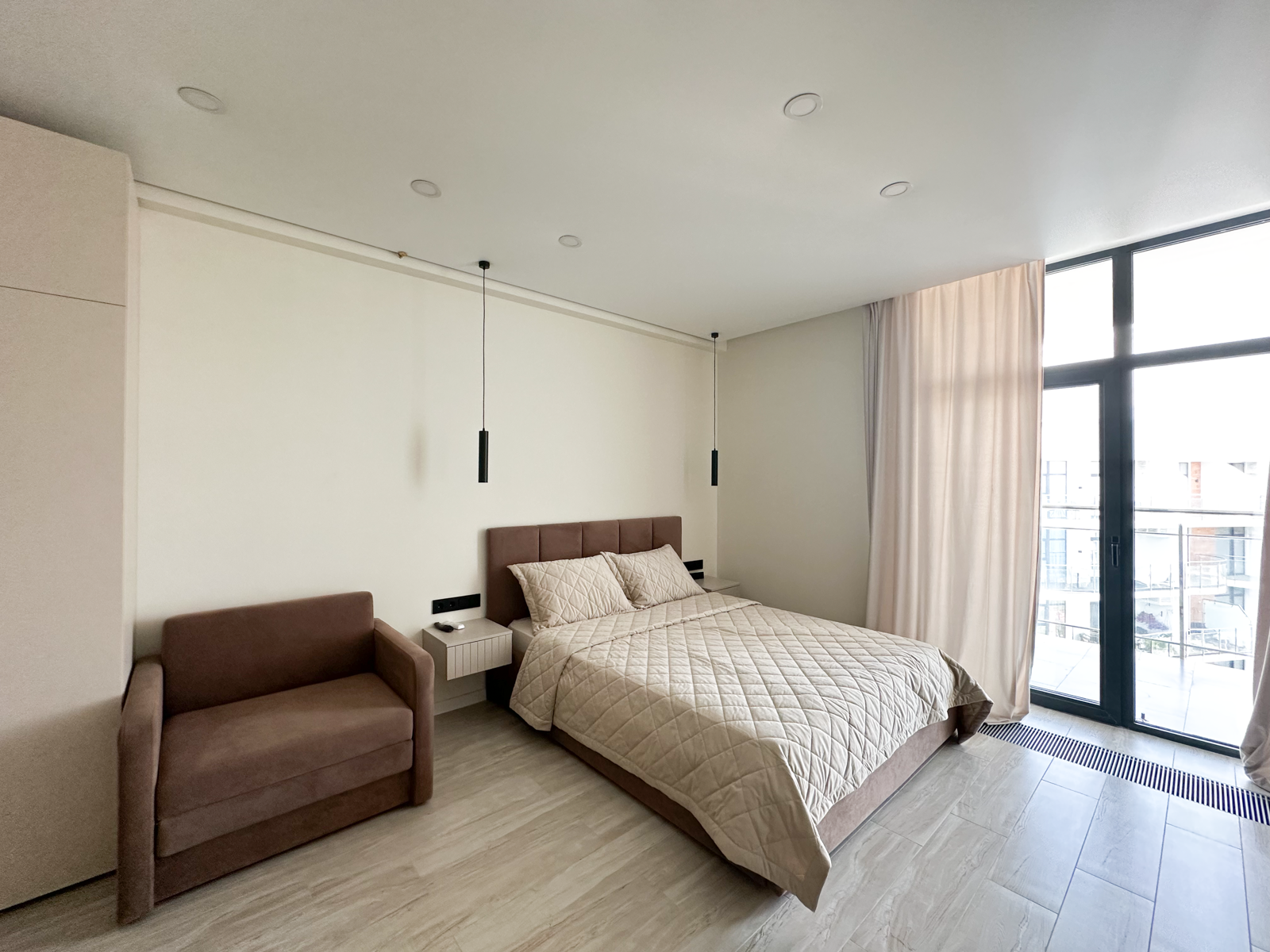 Дизайнерская студия  LS - LUX- BEAUTIFUL DAYS прекрасные дни в Алуште - вид на горы и море с 15 этажа