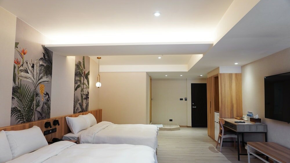 Signature Quadruple Room, Bathtub, Tower