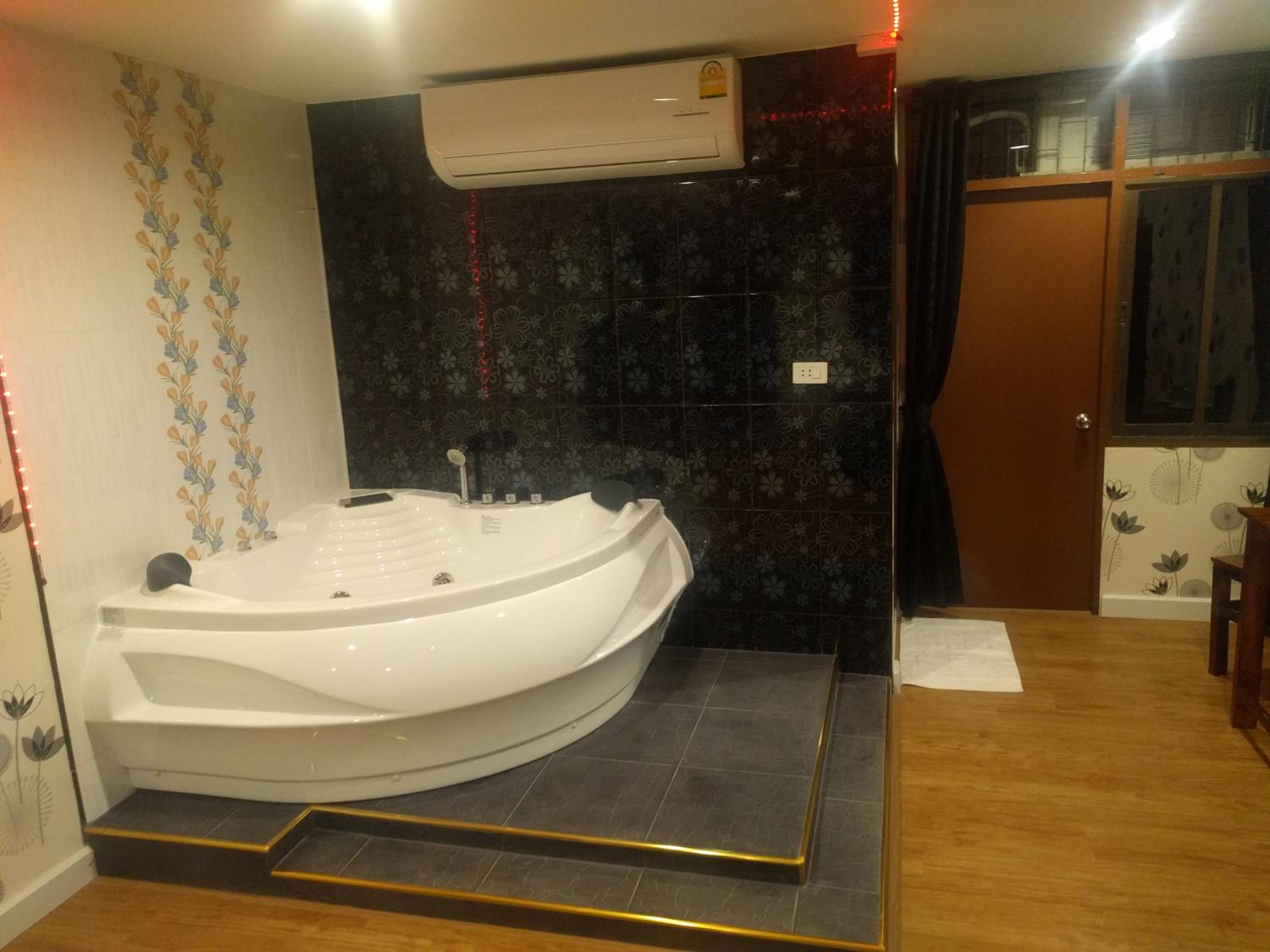 King Room with Spa Bath