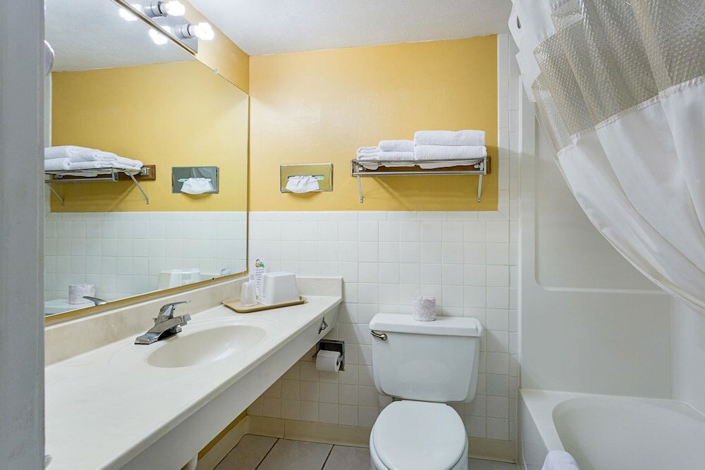 Room, 1 King Bed (Upstairs)