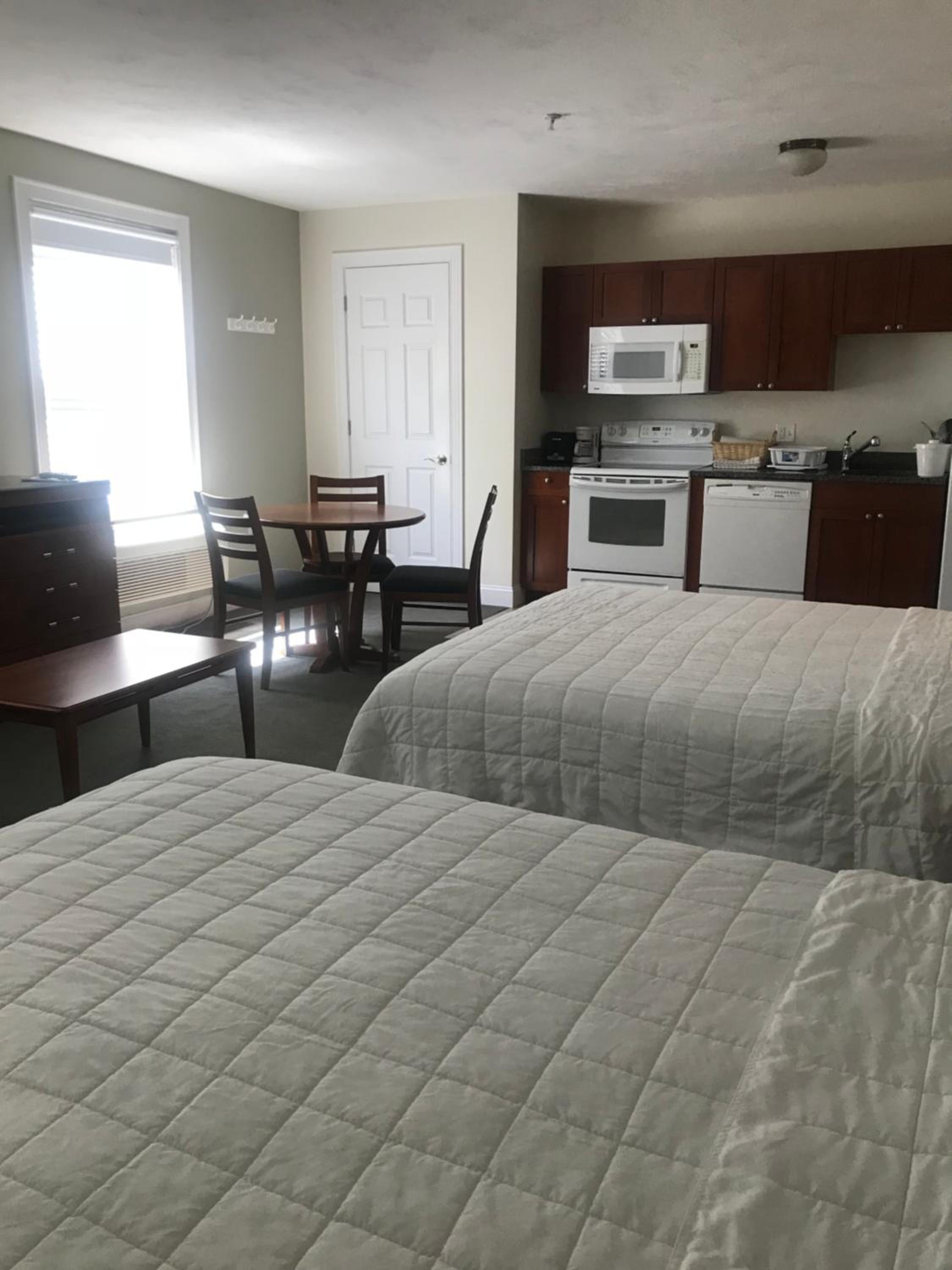 Queen Suite with Two Queen Beds