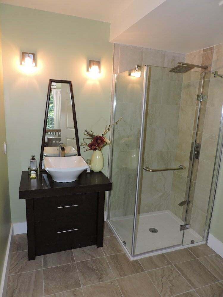 Signature Suite, 1 King Bed, Jetted Tub, River View