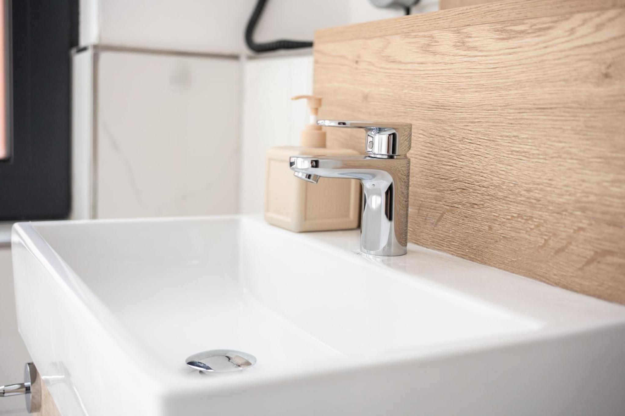 Deluxe Double Room with Shower