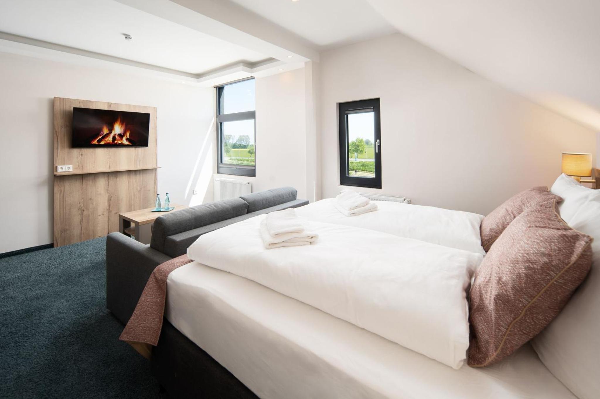 Deluxe Double Room with Shower