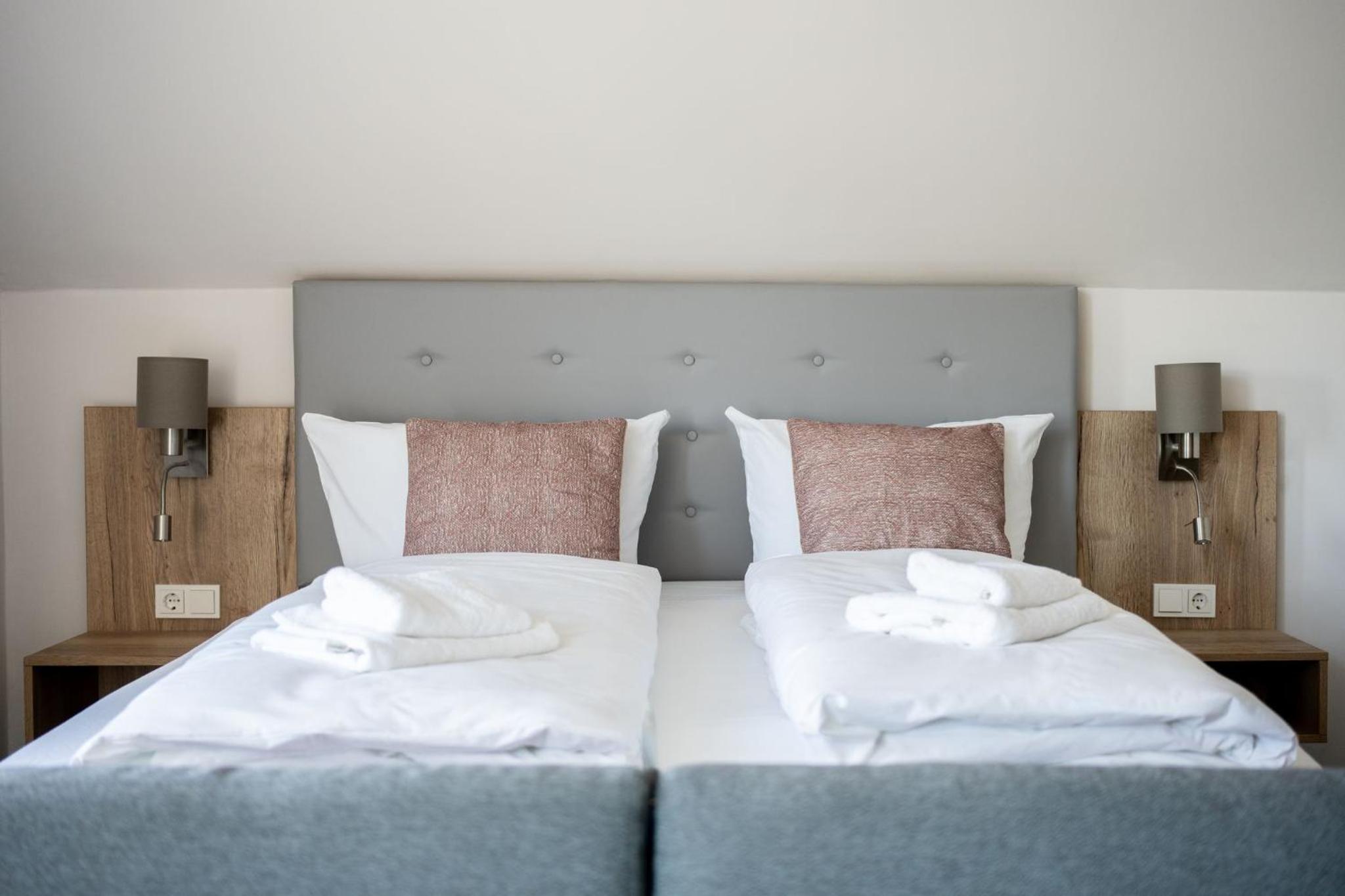 Deluxe Double Room with Shower