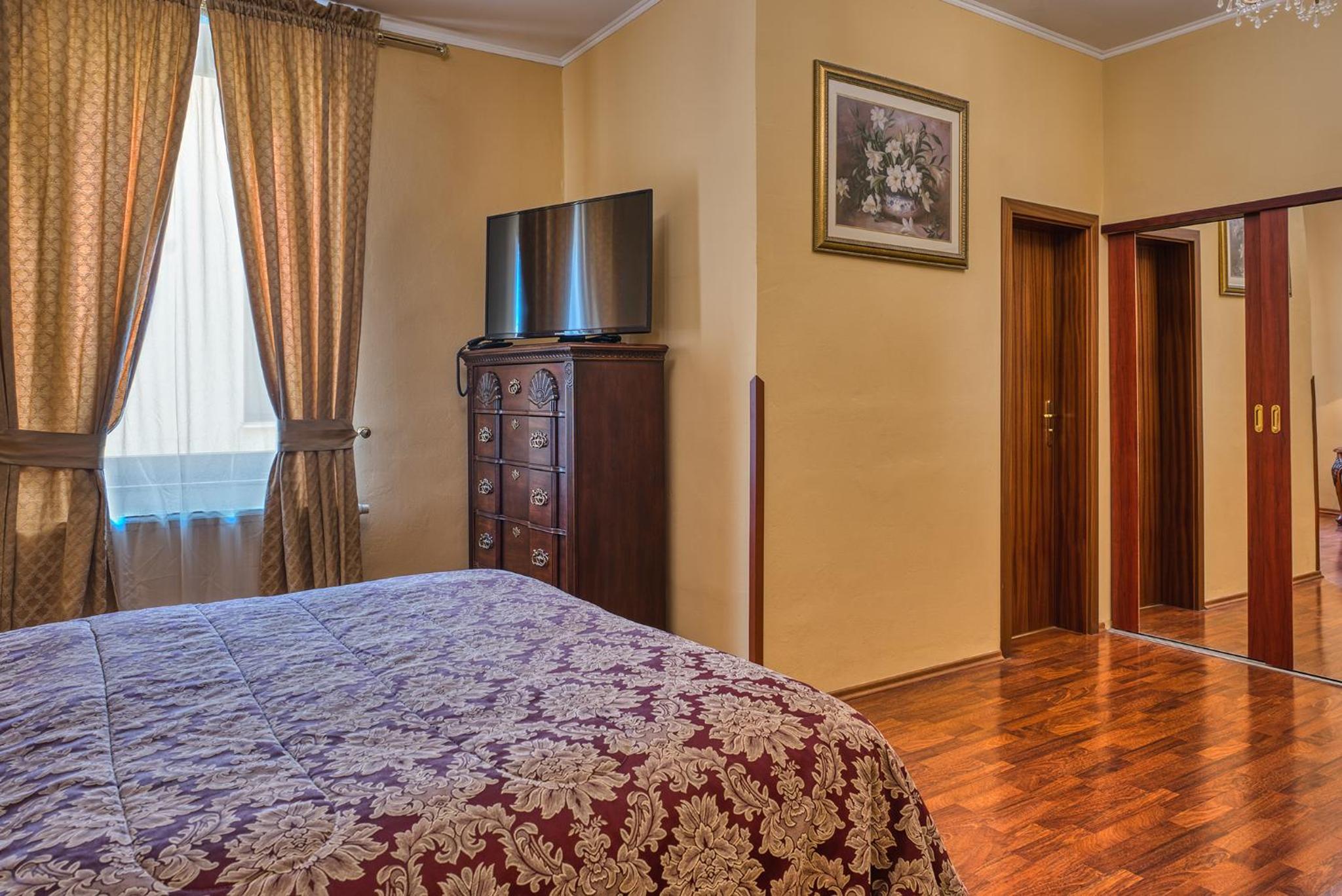 Standard Double Room with Queen Bed